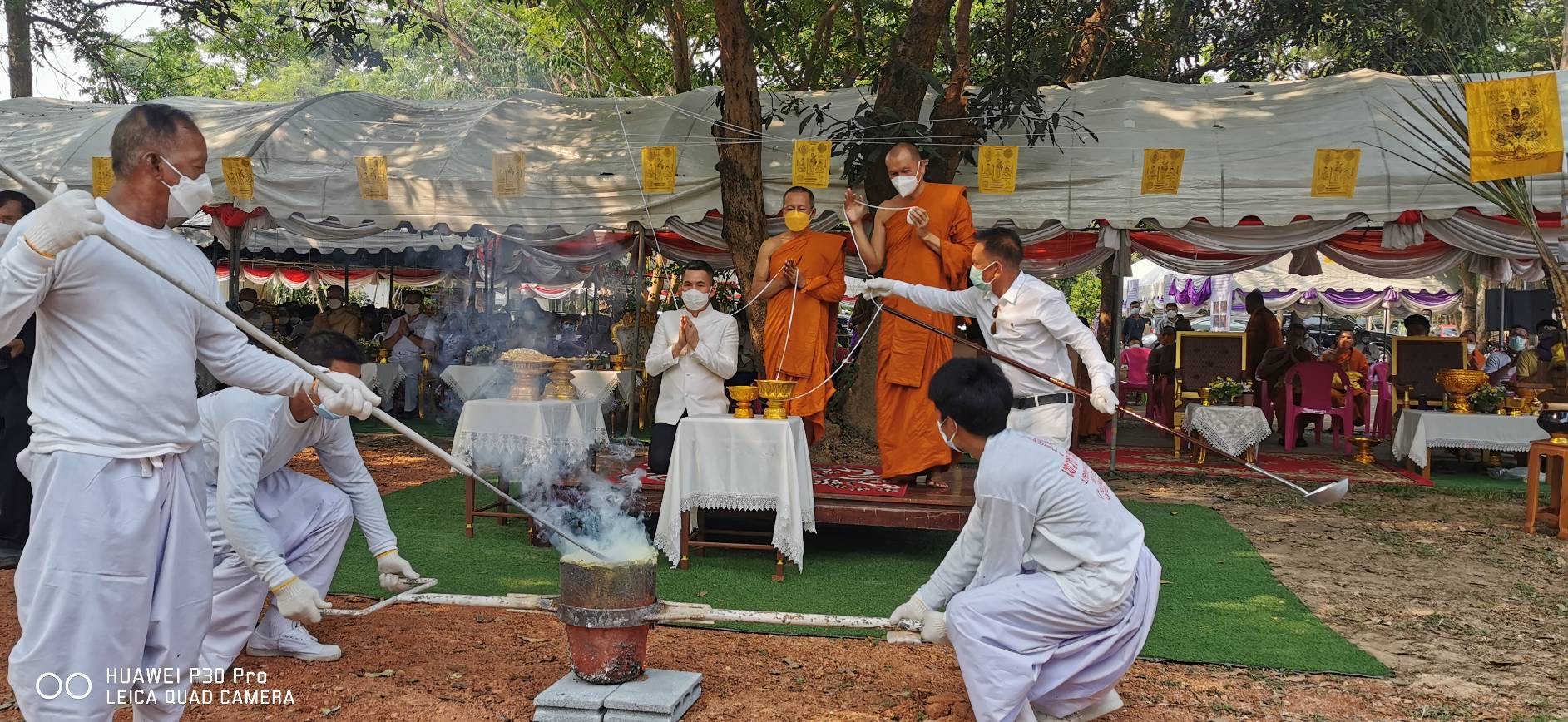 ???130 ปี กระทรวงมหาดไทย ? ฉะเชิงเทรา :แม่น้ำบางปะกงแหล่งชีวิต พระศักดิ์สิทธิ์หลวงพ่อโสธร พระยาศรีสุนทรปราชญ์ภาษาไทย  เขาอ่างฤาไนป่าสมบูรณ์ ?  ??? พิธีเททองหล่อพระพุทธปฎิมา จำนวน 3 องค์ พระพุทธปฎิมา ปางประทานพร 2 องค์ เพื่อประดิษฐานหน้าบรรณอุโบสถ 2 ด้าน พระพุทธปฎิมา ปางเปิดโลก 1 องค์ นำไปประดิษฐาน ณ โรงเรียนบ้านอ่างทอง ?