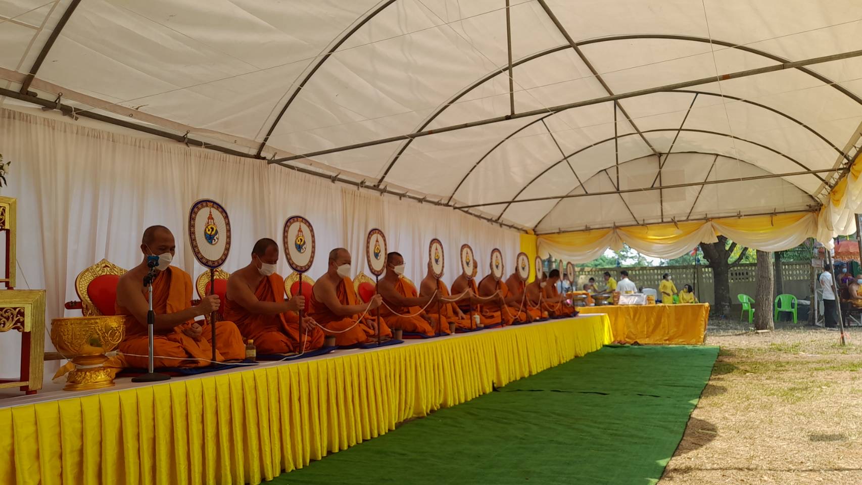 ???130 ปี กระทรวงมหาดไทย ? ฉะเชิงเทรา :แม่น้ำบางปะกงแหล่งชีวิต พระศักดิ์สิทธิ์หลวงพ่อโสธร พระยาศรีสุนทรปราชญ์ภาษาไทย  เขาอ่างฤาไนป่าสมบูรณ์ ?  ??? พิธีเททองหล่อพระพุทธปฎิมา จำนวน 3 องค์ พระพุทธปฎิมา ปางประทานพร 2 องค์ เพื่อประดิษฐานหน้าบรรณอุโบสถ 2 ด้าน พระพุทธปฎิมา ปางเปิดโลก 1 องค์ นำไปประดิษฐาน ณ โรงเรียนบ้านอ่างทอง ?