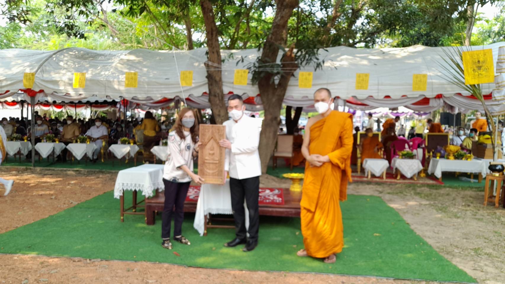 ???130 ปี กระทรวงมหาดไทย ? ฉะเชิงเทรา :แม่น้ำบางปะกงแหล่งชีวิต พระศักดิ์สิทธิ์หลวงพ่อโสธร พระยาศรีสุนทรปราชญ์ภาษาไทย  เขาอ่างฤาไนป่าสมบูรณ์ ?  ??? พิธีเททองหล่อพระพุทธปฎิมา จำนวน 3 องค์ พระพุทธปฎิมา ปางประทานพร 2 องค์ เพื่อประดิษฐานหน้าบรรณอุโบสถ 2 ด้าน พระพุทธปฎิมา ปางเปิดโลก 1 องค์ นำไปประดิษฐาน ณ โรงเรียนบ้านอ่างทอง ?