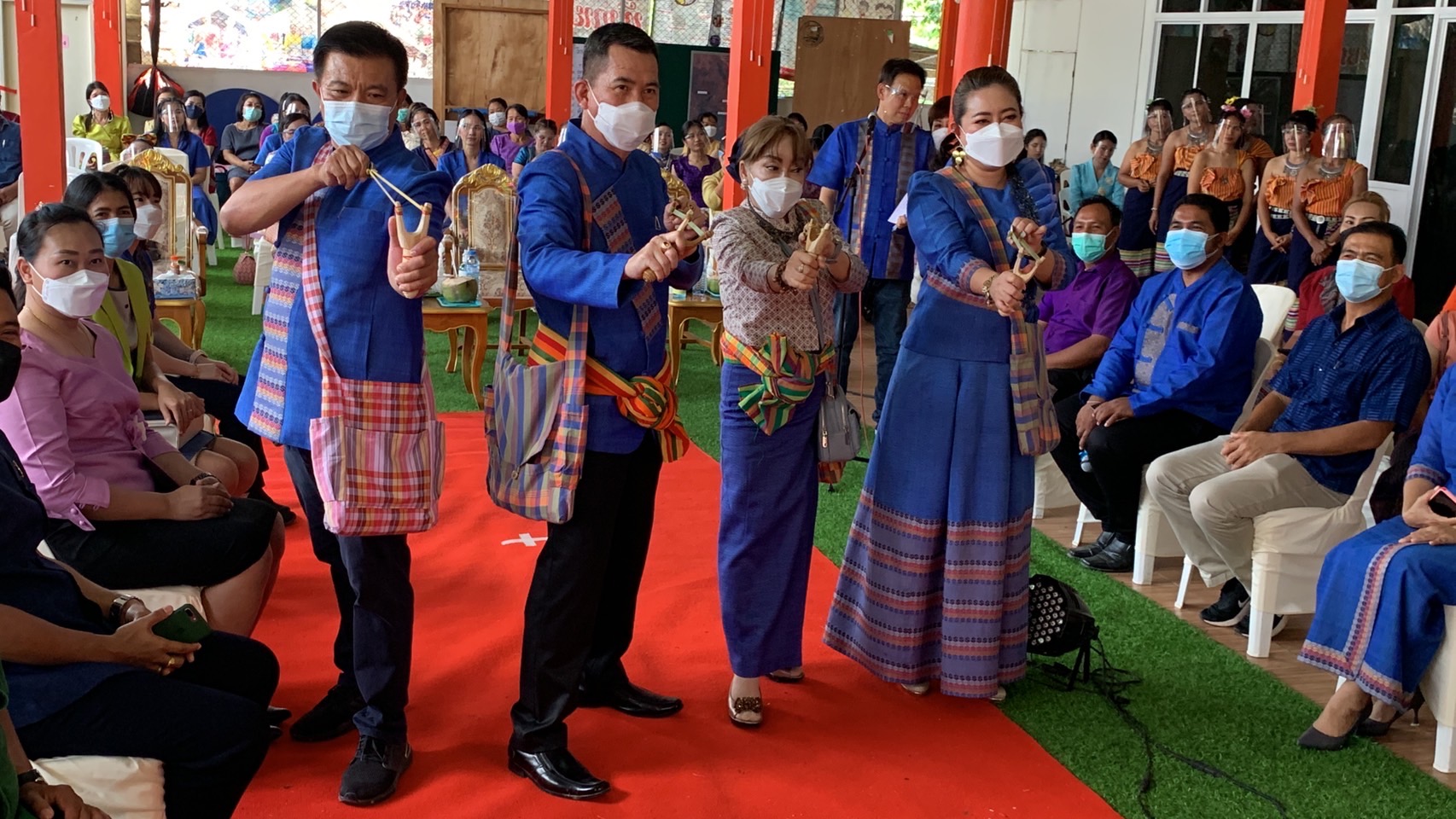 ???130 ปี กระทรวงมหาดไทย ? ฉะเชิงเทรา :แม่น้ำบางปะกงแหล่งชีวิต พระศักดิ์สิทธิ์หลวงพ่อโสธร พระยาศรีสุนทรปราชญ์ภาษาไทย เขาอ่างฤาไนป่าสมบูรณ์  ?  ผู้ว่าฯ ฉะเชิงเทรา เปิดโครงการส่งเสริมการท่องเที่ยวเชิงสร้างสรรค์และวัฒนธรรม กิจกรรมส่งเสริมการเรียนรู้ที่นักท่องเที่ยวลงมือปฏิบัติ (D-HOPE) และมอบป้ายสื่อประชาสัมพันธ์ให้กับผู้ประกอบการ Champ จำนวน 12 โปรแกรม ณ บ้านเนินน้อย อำเภอท่าตะเกียบ จังหวัดฉะเชิงเทรา