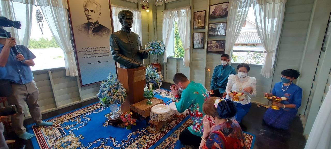 ???130 ปี กระทรวงมหาดไทย ? ฉะเชิงเทรา :แม่น้ำบางปะกงแหล่งชีวิต พระศักดิ์สิทธิ์หลวงพ่อโสธร พระยาศรีสุนทรปราชญ์ภาษาไทย เขาอ่างฤาไนป่าสมบูรณ์ ?  ??พช.ฉะเชิงเทรา ร่วมจัดกิจกรรมตามโครงการส่งเสริมการท่องเที่ยวเชิงวัฒนธรรม และประวัติศาสตร์ เชิดชูเกียรติ และเฉลิมฉลอง ในวาระ ๒๐๐ ปี ชาตกาล“พระยาศรีสุนทรโวหาร (น้อย อาจารยางกูร) บุคคลสำคัญของโลก