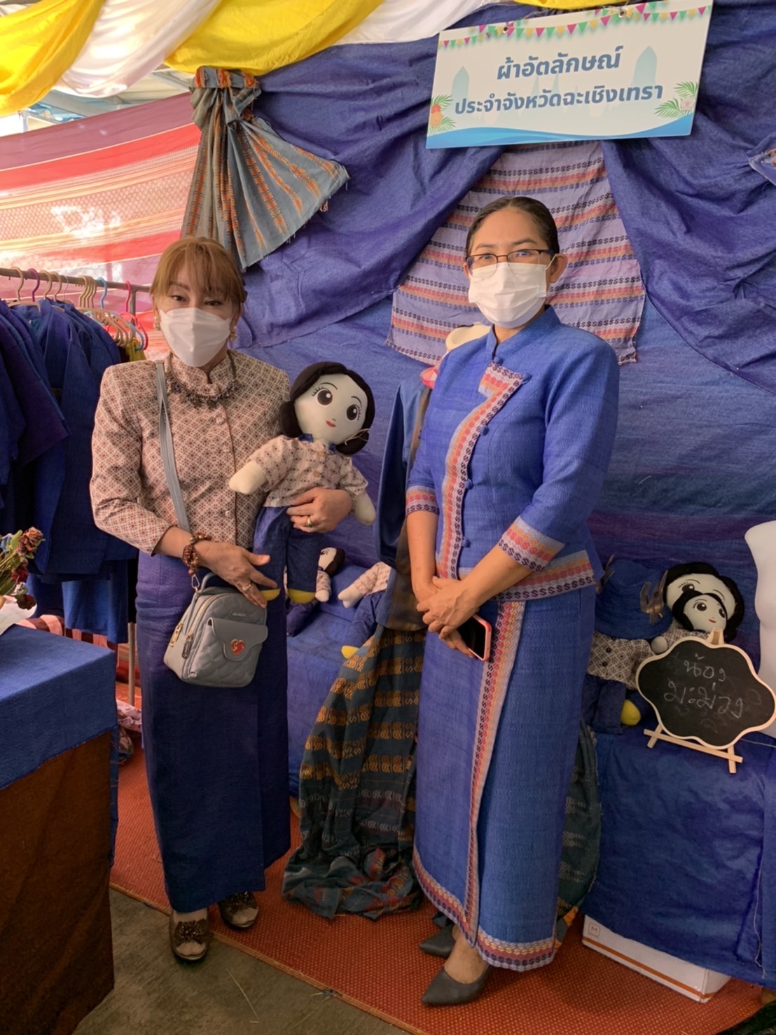 ???130 ปี กระทรวงมหาดไทย ? ฉะเชิงเทรา :แม่น้ำบางปะกงแหล่งชีวิต พระศักดิ์สิทธิ์หลวงพ่อโสธร พระยาศรีสุนทรปราชญ์ภาษาไทย เขาอ่างฤาไนป่าสมบูรณ์  ?  ผู้ว่าฯ ฉะเชิงเทรา เปิดโครงการส่งเสริมการท่องเที่ยวเชิงสร้างสรรค์และวัฒนธรรม กิจกรรมส่งเสริมการเรียนรู้ที่นักท่องเที่ยวลงมือปฏิบัติ (D-HOPE) และมอบป้ายสื่อประชาสัมพันธ์ให้กับผู้ประกอบการ Champ จำนวน 12 โปรแกรม ณ บ้านเนินน้อย อำเภอท่าตะเกียบ จังหวัดฉะเชิงเทรา