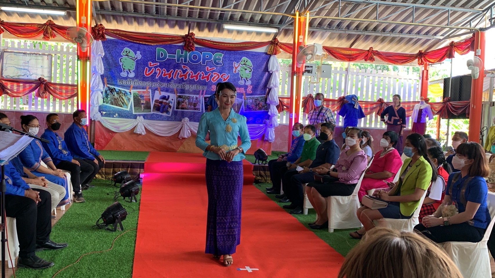 ???130 ปี กระทรวงมหาดไทย ? ฉะเชิงเทรา :แม่น้ำบางปะกงแหล่งชีวิต พระศักดิ์สิทธิ์หลวงพ่อโสธร พระยาศรีสุนทรปราชญ์ภาษาไทย เขาอ่างฤาไนป่าสมบูรณ์  ?  ผู้ว่าฯ ฉะเชิงเทรา เปิดโครงการส่งเสริมการท่องเที่ยวเชิงสร้างสรรค์และวัฒนธรรม กิจกรรมส่งเสริมการเรียนรู้ที่นักท่องเที่ยวลงมือปฏิบัติ (D-HOPE) และมอบป้ายสื่อประชาสัมพันธ์ให้กับผู้ประกอบการ Champ จำนวน 12 โปรแกรม ณ บ้านเนินน้อย อำเภอท่าตะเกียบ จังหวัดฉะเชิงเทรา