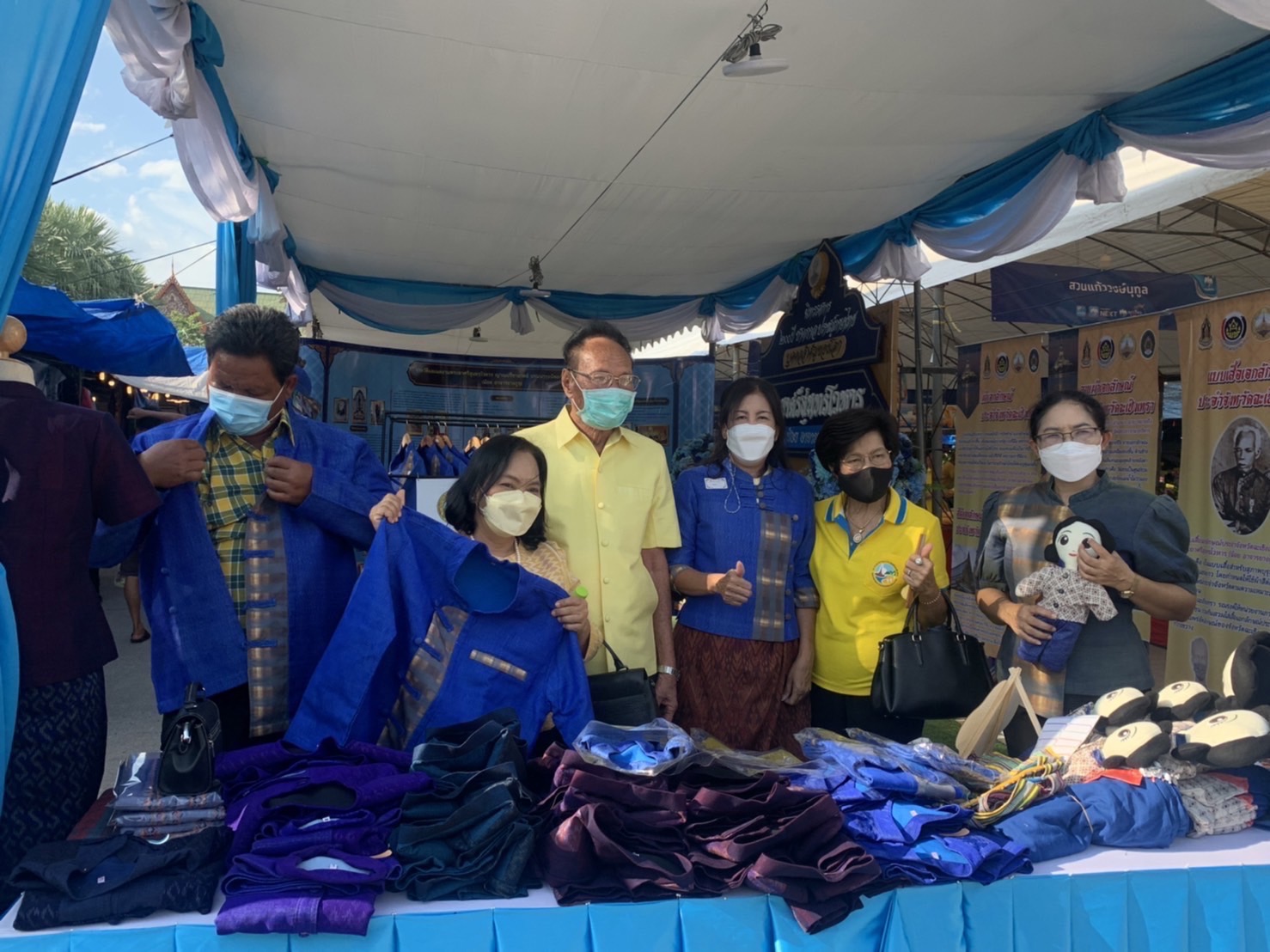 ???130 ปี กระทรวงมหาดไทย  ? ฉะเชิงเทรา :แม่น้ำบางปะกงแหล่งชีวิต พระศักดิ์สิทธิ์หลวงพ่อโสธร พระยาศรีสุนทรปราชญ์ภาษาไทย เขาอ่างฤาไนป่าสมบูรณ์ ?  ?รวมพลังสู้โควิด – 19 ด้วยเศรษฐกิจพอเพียง?  ??พช.ฉะเชิงเทรา ร่วมจัดนิทรรศการผ้าลายเอกลักษณ์ประจำจังหวัดและจำหน่ายผ้าลายขอเจ้าฟ้าฯ ในงาน” วันมะม่วงและของดีเมืองแปดริ้ว” ครั้งที่ 51