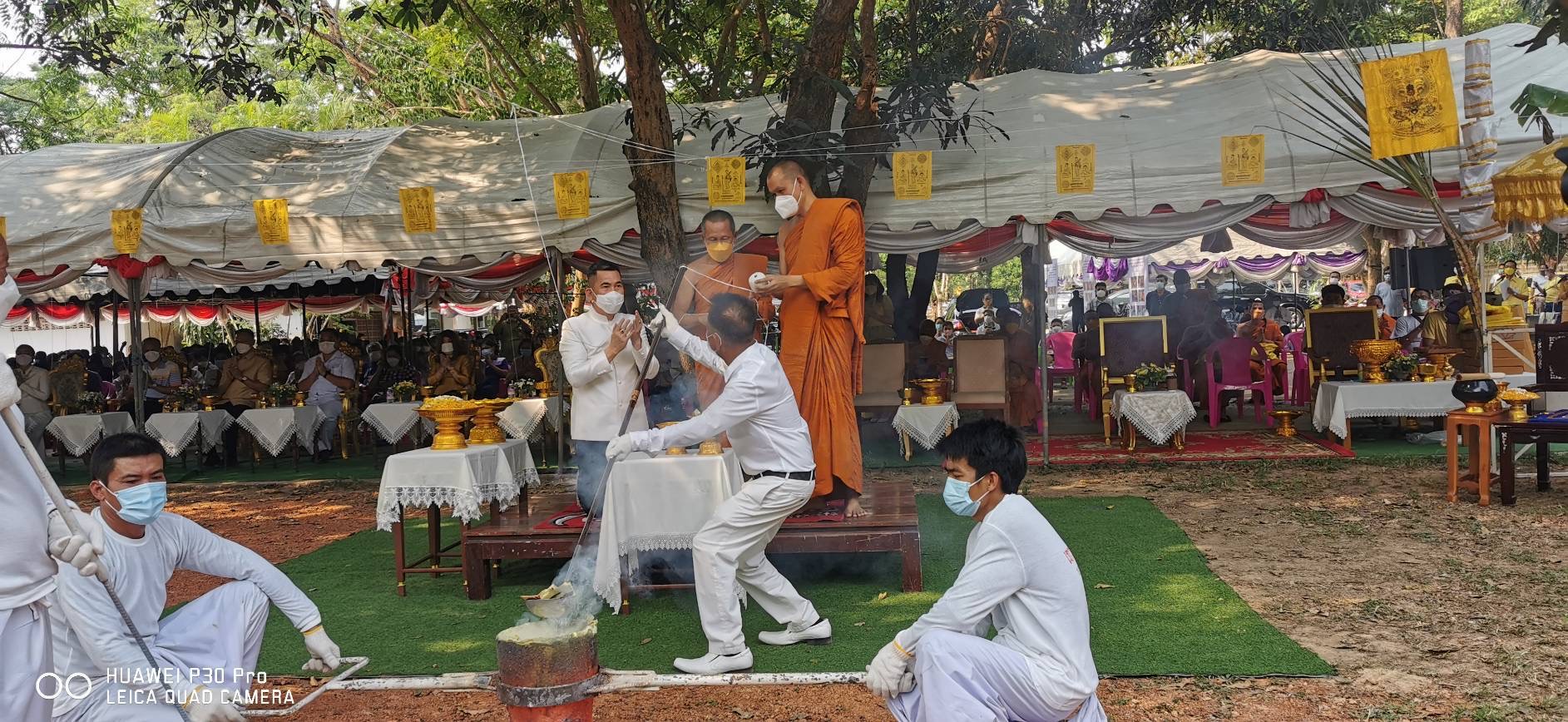 ???130 ปี กระทรวงมหาดไทย ? ฉะเชิงเทรา :แม่น้ำบางปะกงแหล่งชีวิต พระศักดิ์สิทธิ์หลวงพ่อโสธร พระยาศรีสุนทรปราชญ์ภาษาไทย  เขาอ่างฤาไนป่าสมบูรณ์ ?  ??? พิธีเททองหล่อพระพุทธปฎิมา จำนวน 3 องค์ พระพุทธปฎิมา ปางประทานพร 2 องค์ เพื่อประดิษฐานหน้าบรรณอุโบสถ 2 ด้าน พระพุทธปฎิมา ปางเปิดโลก 1 องค์ นำไปประดิษฐาน ณ โรงเรียนบ้านอ่างทอง ?