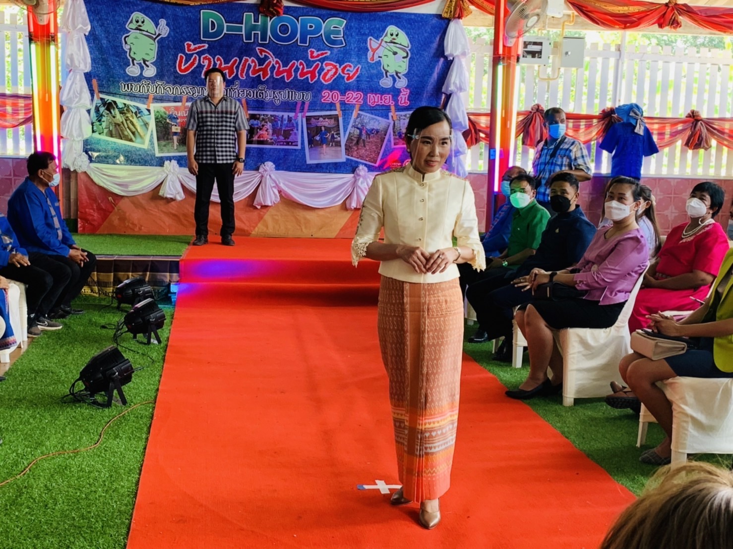 ???130 ปี กระทรวงมหาดไทย ? ฉะเชิงเทรา :แม่น้ำบางปะกงแหล่งชีวิต พระศักดิ์สิทธิ์หลวงพ่อโสธร พระยาศรีสุนทรปราชญ์ภาษาไทย เขาอ่างฤาไนป่าสมบูรณ์  ?  ผู้ว่าฯ ฉะเชิงเทรา เปิดโครงการส่งเสริมการท่องเที่ยวเชิงสร้างสรรค์และวัฒนธรรม กิจกรรมส่งเสริมการเรียนรู้ที่นักท่องเที่ยวลงมือปฏิบัติ (D-HOPE) และมอบป้ายสื่อประชาสัมพันธ์ให้กับผู้ประกอบการ Champ จำนวน 12 โปรแกรม ณ บ้านเนินน้อย อำเภอท่าตะเกียบ จังหวัดฉะเชิงเทรา