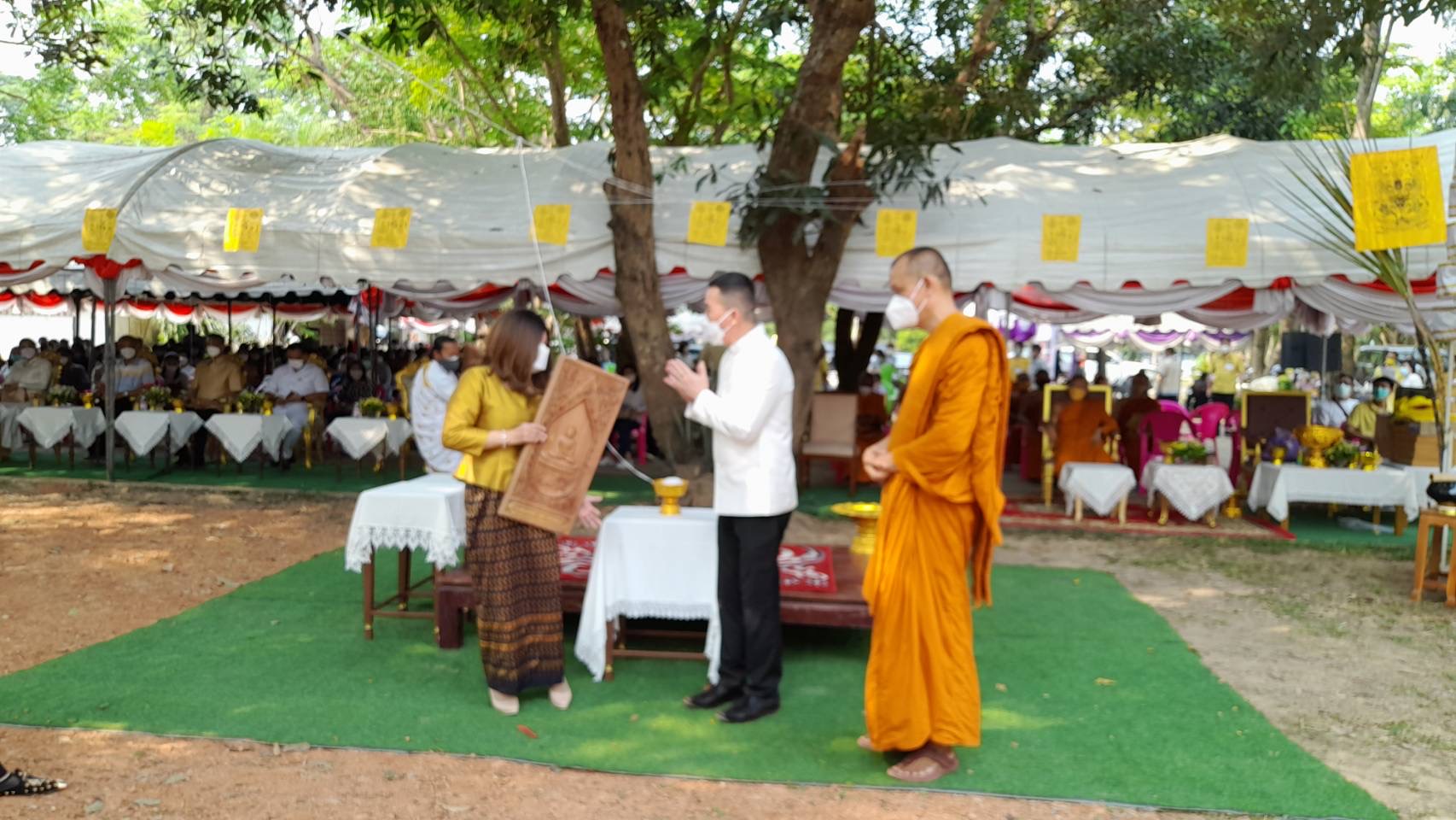 ???130 ปี กระทรวงมหาดไทย ? ฉะเชิงเทรา :แม่น้ำบางปะกงแหล่งชีวิต พระศักดิ์สิทธิ์หลวงพ่อโสธร พระยาศรีสุนทรปราชญ์ภาษาไทย  เขาอ่างฤาไนป่าสมบูรณ์ ?  ??? พิธีเททองหล่อพระพุทธปฎิมา จำนวน 3 องค์ พระพุทธปฎิมา ปางประทานพร 2 องค์ เพื่อประดิษฐานหน้าบรรณอุโบสถ 2 ด้าน พระพุทธปฎิมา ปางเปิดโลก 1 องค์ นำไปประดิษฐาน ณ โรงเรียนบ้านอ่างทอง ?