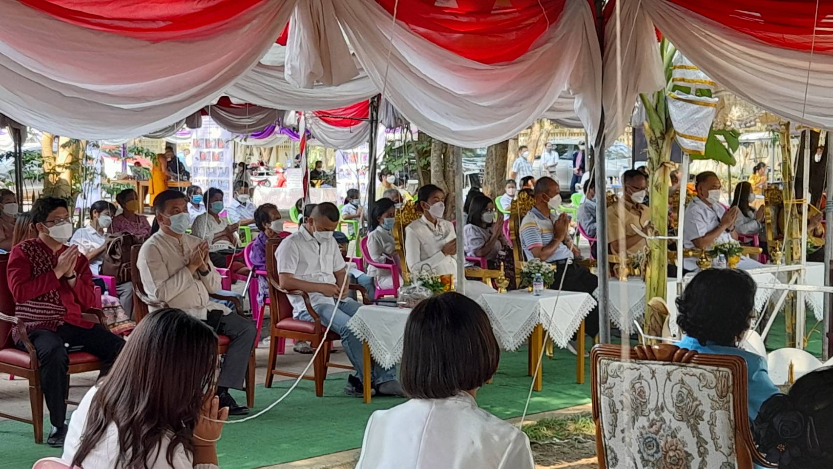 ???130 ปี กระทรวงมหาดไทย ? ฉะเชิงเทรา :แม่น้ำบางปะกงแหล่งชีวิต พระศักดิ์สิทธิ์หลวงพ่อโสธร พระยาศรีสุนทรปราชญ์ภาษาไทย  เขาอ่างฤาไนป่าสมบูรณ์ ?  ??? พิธีเททองหล่อพระพุทธปฎิมา จำนวน 3 องค์ พระพุทธปฎิมา ปางประทานพร 2 องค์ เพื่อประดิษฐานหน้าบรรณอุโบสถ 2 ด้าน พระพุทธปฎิมา ปางเปิดโลก 1 องค์ นำไปประดิษฐาน ณ โรงเรียนบ้านอ่างทอง ?