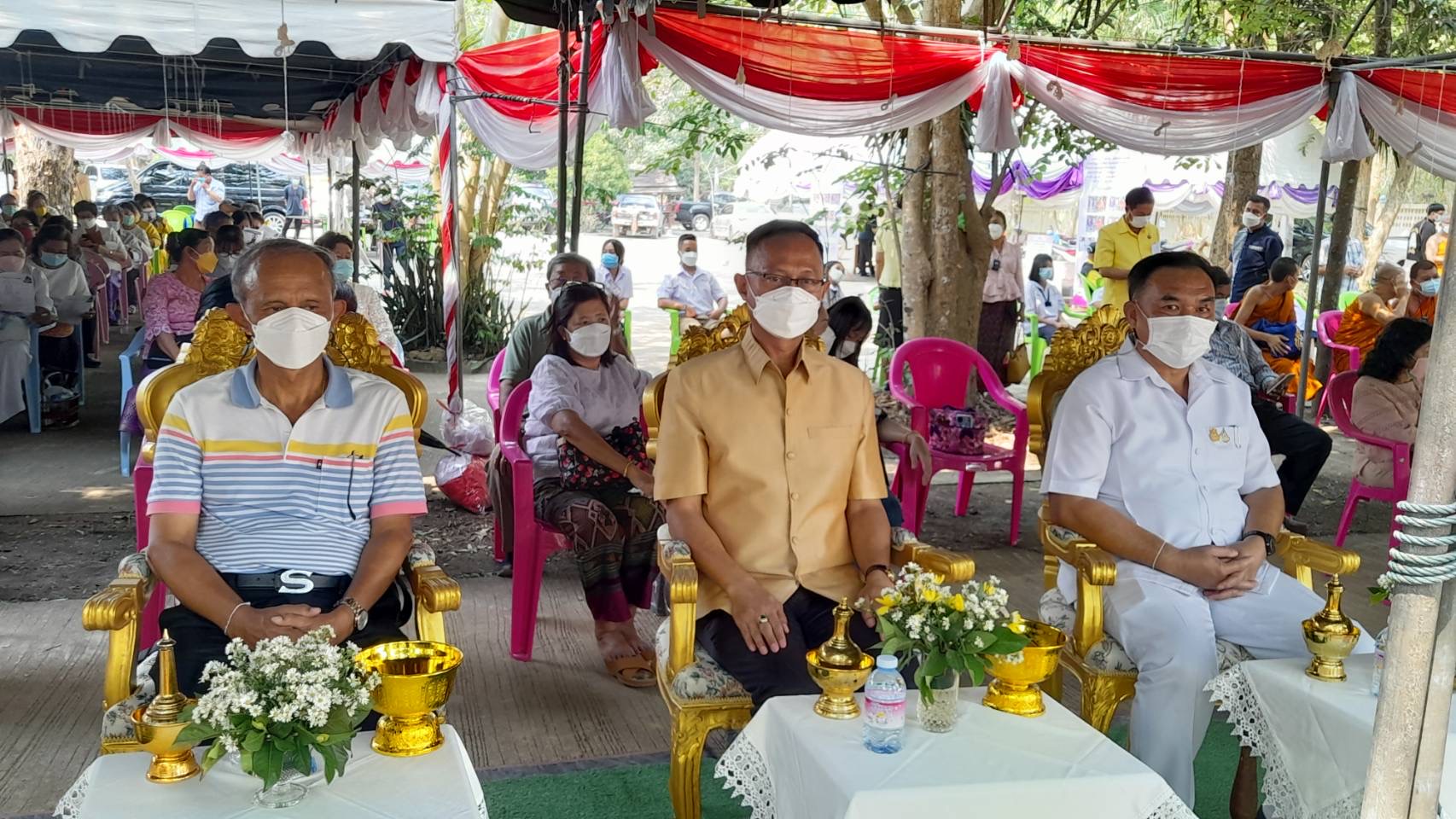 ???130 ปี กระทรวงมหาดไทย ? ฉะเชิงเทรา :แม่น้ำบางปะกงแหล่งชีวิต พระศักดิ์สิทธิ์หลวงพ่อโสธร พระยาศรีสุนทรปราชญ์ภาษาไทย  เขาอ่างฤาไนป่าสมบูรณ์ ?  ??? พิธีเททองหล่อพระพุทธปฎิมา จำนวน 3 องค์ พระพุทธปฎิมา ปางประทานพร 2 องค์ เพื่อประดิษฐานหน้าบรรณอุโบสถ 2 ด้าน พระพุทธปฎิมา ปางเปิดโลก 1 องค์ นำไปประดิษฐาน ณ โรงเรียนบ้านอ่างทอง ?