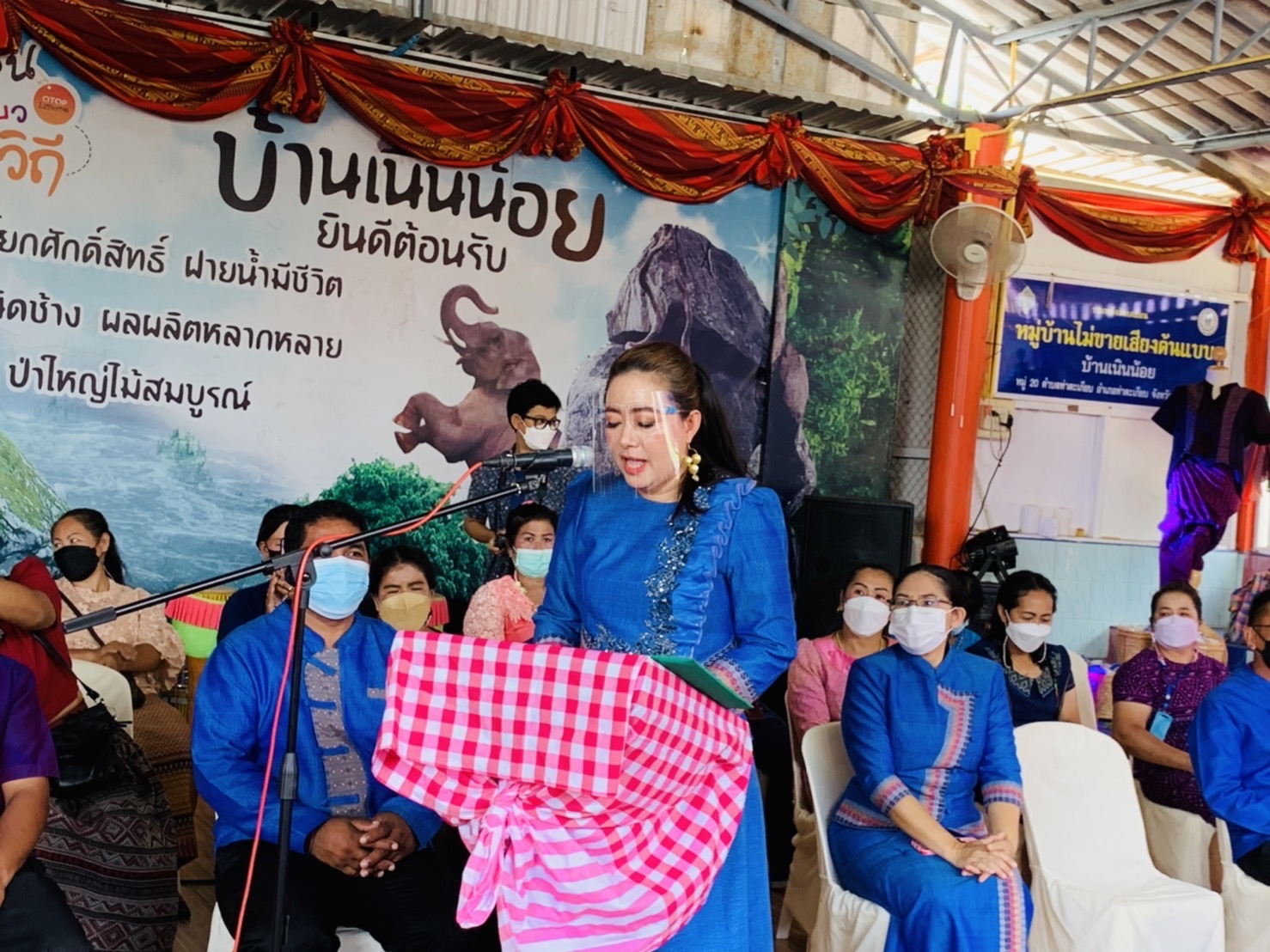 ???130 ปี กระทรวงมหาดไทย ? ฉะเชิงเทรา :แม่น้ำบางปะกงแหล่งชีวิต พระศักดิ์สิทธิ์หลวงพ่อโสธร พระยาศรีสุนทรปราชญ์ภาษาไทย เขาอ่างฤาไนป่าสมบูรณ์  ?  ผู้ว่าฯ ฉะเชิงเทรา เปิดโครงการส่งเสริมการท่องเที่ยวเชิงสร้างสรรค์และวัฒนธรรม กิจกรรมส่งเสริมการเรียนรู้ที่นักท่องเที่ยวลงมือปฏิบัติ (D-HOPE) และมอบป้ายสื่อประชาสัมพันธ์ให้กับผู้ประกอบการ Champ จำนวน 12 โปรแกรม ณ บ้านเนินน้อย อำเภอท่าตะเกียบ จังหวัดฉะเชิงเทรา