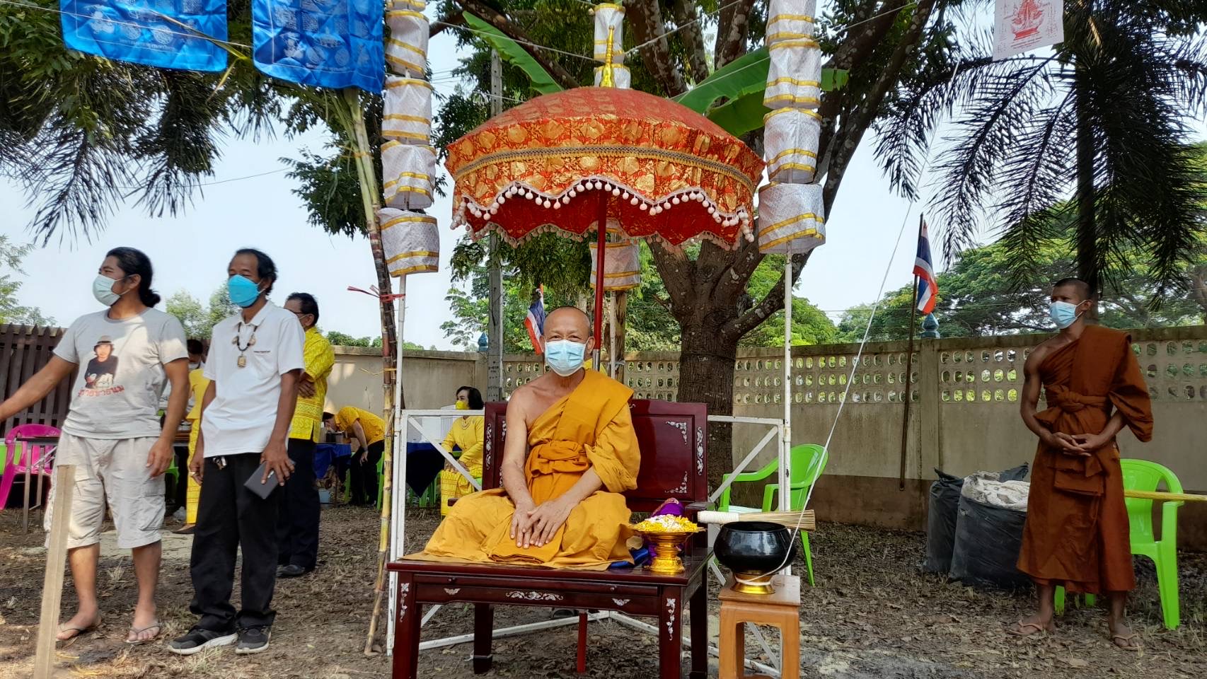 ???130 ปี กระทรวงมหาดไทย ? ฉะเชิงเทรา :แม่น้ำบางปะกงแหล่งชีวิต พระศักดิ์สิทธิ์หลวงพ่อโสธร พระยาศรีสุนทรปราชญ์ภาษาไทย  เขาอ่างฤาไนป่าสมบูรณ์ ?  ??? พิธีเททองหล่อพระพุทธปฎิมา จำนวน 3 องค์ พระพุทธปฎิมา ปางประทานพร 2 องค์ เพื่อประดิษฐานหน้าบรรณอุโบสถ 2 ด้าน พระพุทธปฎิมา ปางเปิดโลก 1 องค์ นำไปประดิษฐาน ณ โรงเรียนบ้านอ่างทอง ?