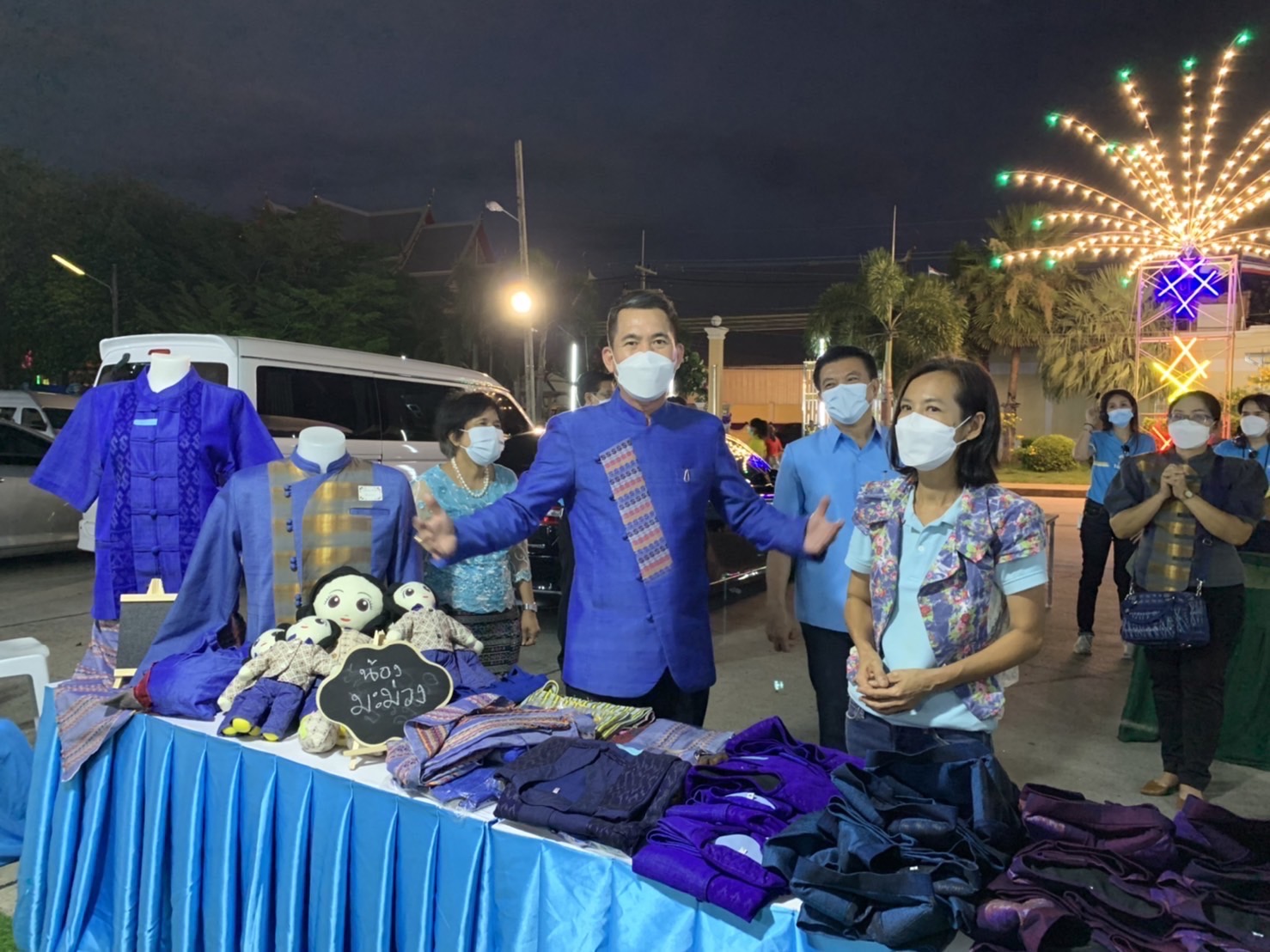 ???130 ปี กระทรวงมหาดไทย  ? ฉะเชิงเทรา :แม่น้ำบางปะกงแหล่งชีวิต พระศักดิ์สิทธิ์หลวงพ่อโสธร พระยาศรีสุนทรปราชญ์ภาษาไทย เขาอ่างฤาไนป่าสมบูรณ์ ?  ?รวมพลังสู้โควิด – 19 ด้วยเศรษฐกิจพอเพียง?  ??พช.ฉะเชิงเทรา ร่วมจัดนิทรรศการผ้าลายเอกลักษณ์ประจำจังหวัดและจำหน่ายผ้าลายขอเจ้าฟ้าฯ ในงาน” วันมะม่วงและของดีเมืองแปดริ้ว” ครั้งที่ 51