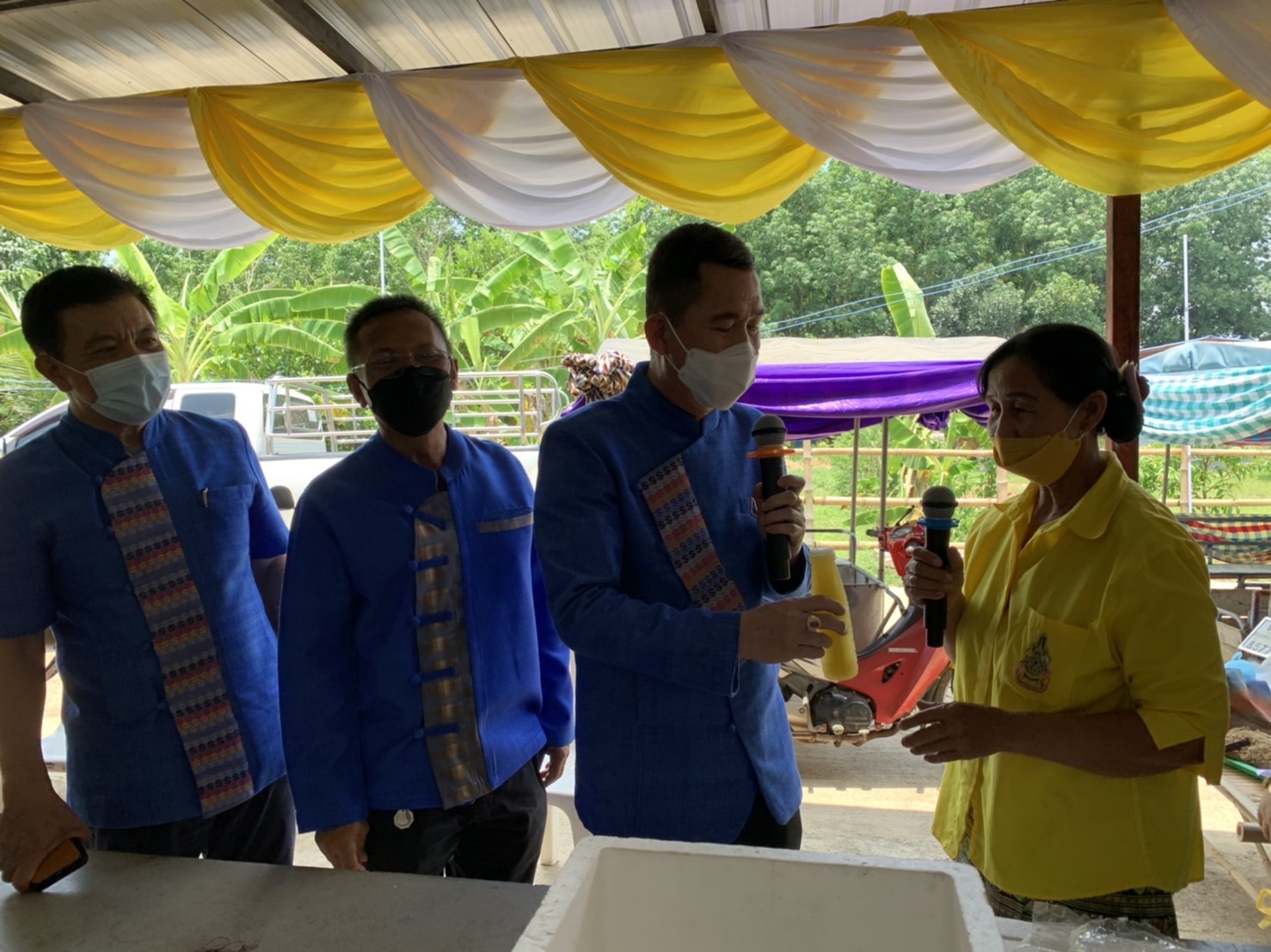 ???130 ปี กระทรวงมหาดไทย ? ฉะเชิงเทรา :แม่น้ำบางปะกงแหล่งชีวิต พระศักดิ์สิทธิ์หลวงพ่อโสธร พระยาศรีสุนทรปราชญ์ภาษาไทย เขาอ่างฤาไนป่าสมบูรณ์  ?  ผู้ว่าฯ ฉะเชิงเทรา เปิดโครงการส่งเสริมการท่องเที่ยวเชิงสร้างสรรค์และวัฒนธรรม กิจกรรมส่งเสริมการเรียนรู้ที่นักท่องเที่ยวลงมือปฏิบัติ (D-HOPE) และมอบป้ายสื่อประชาสัมพันธ์ให้กับผู้ประกอบการ Champ จำนวน 12 โปรแกรม ณ บ้านเนินน้อย อำเภอท่าตะเกียบ จังหวัดฉะเชิงเทรา