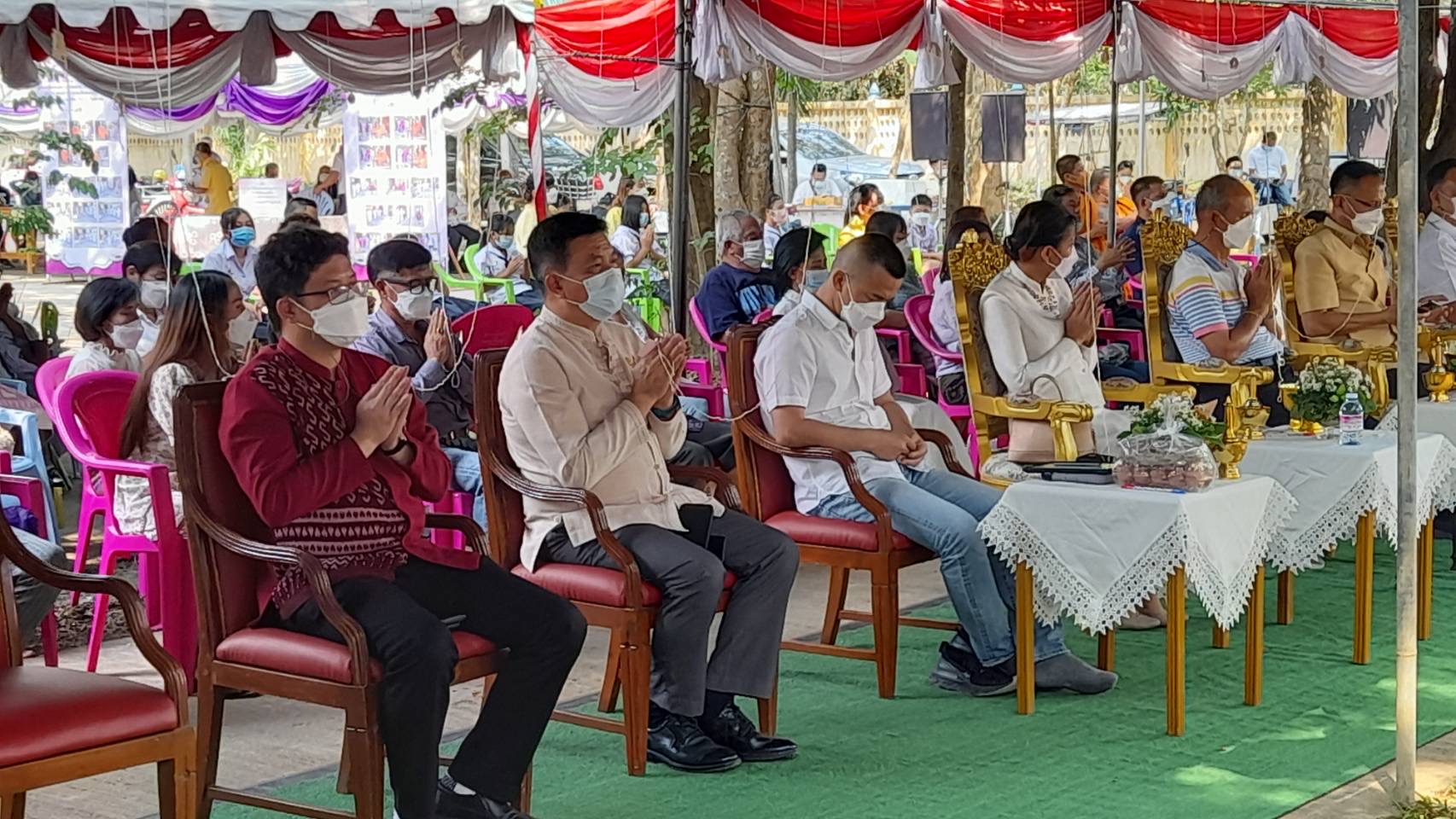 ???130 ปี กระทรวงมหาดไทย ? ฉะเชิงเทรา :แม่น้ำบางปะกงแหล่งชีวิต พระศักดิ์สิทธิ์หลวงพ่อโสธร พระยาศรีสุนทรปราชญ์ภาษาไทย  เขาอ่างฤาไนป่าสมบูรณ์ ?  ??? พิธีเททองหล่อพระพุทธปฎิมา จำนวน 3 องค์ พระพุทธปฎิมา ปางประทานพร 2 องค์ เพื่อประดิษฐานหน้าบรรณอุโบสถ 2 ด้าน พระพุทธปฎิมา ปางเปิดโลก 1 องค์ นำไปประดิษฐาน ณ โรงเรียนบ้านอ่างทอง ?