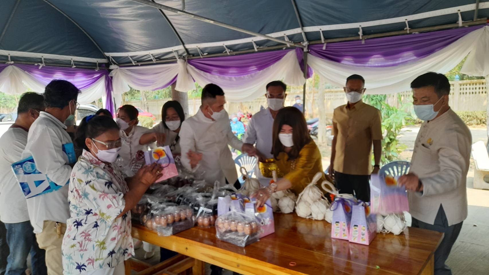 ???130 ปี กระทรวงมหาดไทย ? ฉะเชิงเทรา :แม่น้ำบางปะกงแหล่งชีวิต พระศักดิ์สิทธิ์หลวงพ่อโสธร พระยาศรีสุนทรปราชญ์ภาษาไทย  เขาอ่างฤาไนป่าสมบูรณ์ ?  ??? พิธีเททองหล่อพระพุทธปฎิมา จำนวน 3 องค์ พระพุทธปฎิมา ปางประทานพร 2 องค์ เพื่อประดิษฐานหน้าบรรณอุโบสถ 2 ด้าน พระพุทธปฎิมา ปางเปิดโลก 1 องค์ นำไปประดิษฐาน ณ โรงเรียนบ้านอ่างทอง ?