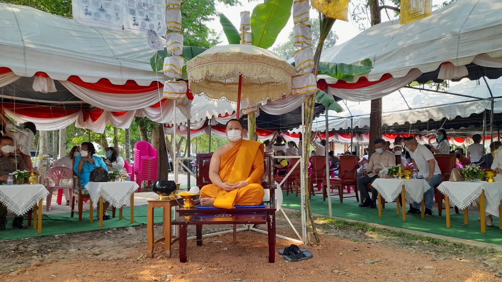 ???130 ปี กระทรวงมหาดไทย ? ฉะเชิงเทรา :แม่น้ำบางปะกงแหล่งชีวิต พระศักดิ์สิทธิ์หลวงพ่อโสธร พระยาศรีสุนทรปราชญ์ภาษาไทย  เขาอ่างฤาไนป่าสมบูรณ์ ?  ??? พิธีเททองหล่อพระพุทธปฎิมา จำนวน 3 องค์ พระพุทธปฎิมา ปางประทานพร 2 องค์ เพื่อประดิษฐานหน้าบรรณอุโบสถ 2 ด้าน พระพุทธปฎิมา ปางเปิดโลก 1 องค์ นำไปประดิษฐาน ณ โรงเรียนบ้านอ่างทอง ?