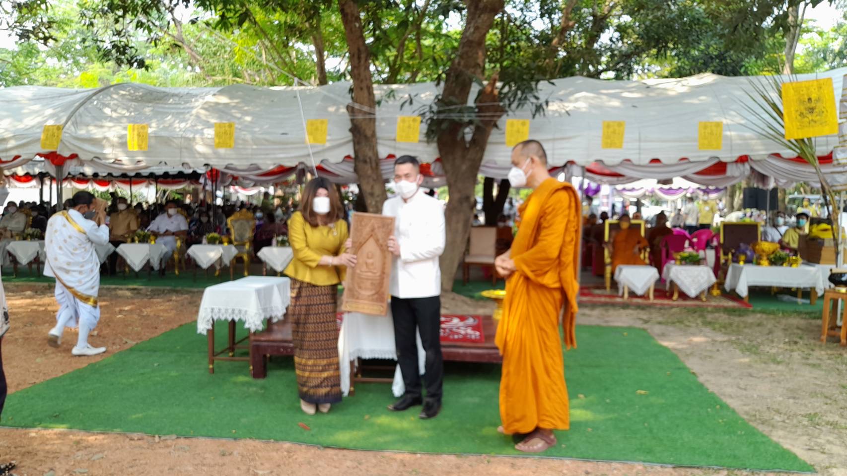 ???130 ปี กระทรวงมหาดไทย ? ฉะเชิงเทรา :แม่น้ำบางปะกงแหล่งชีวิต พระศักดิ์สิทธิ์หลวงพ่อโสธร พระยาศรีสุนทรปราชญ์ภาษาไทย  เขาอ่างฤาไนป่าสมบูรณ์ ?  ??? พิธีเททองหล่อพระพุทธปฎิมา จำนวน 3 องค์ พระพุทธปฎิมา ปางประทานพร 2 องค์ เพื่อประดิษฐานหน้าบรรณอุโบสถ 2 ด้าน พระพุทธปฎิมา ปางเปิดโลก 1 องค์ นำไปประดิษฐาน ณ โรงเรียนบ้านอ่างทอง ?