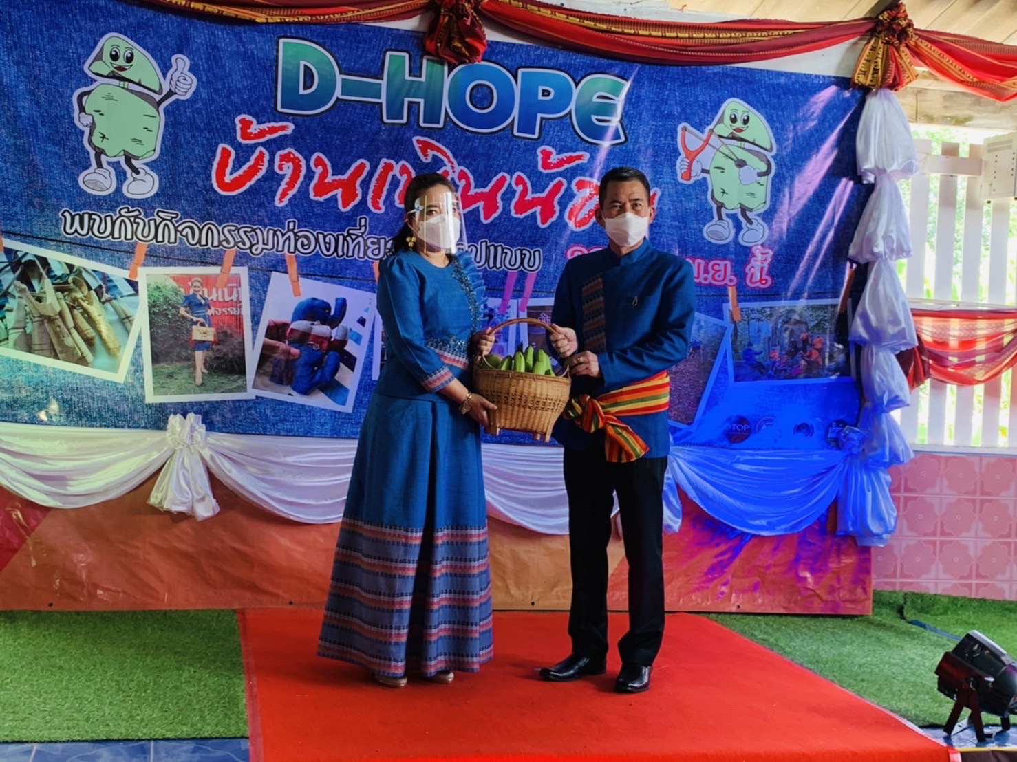 ???130 ปี กระทรวงมหาดไทย ? ฉะเชิงเทรา :แม่น้ำบางปะกงแหล่งชีวิต พระศักดิ์สิทธิ์หลวงพ่อโสธร พระยาศรีสุนทรปราชญ์ภาษาไทย เขาอ่างฤาไนป่าสมบูรณ์  ?  ผู้ว่าฯ ฉะเชิงเทรา เปิดโครงการส่งเสริมการท่องเที่ยวเชิงสร้างสรรค์และวัฒนธรรม กิจกรรมส่งเสริมการเรียนรู้ที่นักท่องเที่ยวลงมือปฏิบัติ (D-HOPE) และมอบป้ายสื่อประชาสัมพันธ์ให้กับผู้ประกอบการ Champ จำนวน 12 โปรแกรม ณ บ้านเนินน้อย อำเภอท่าตะเกียบ จังหวัดฉะเชิงเทรา