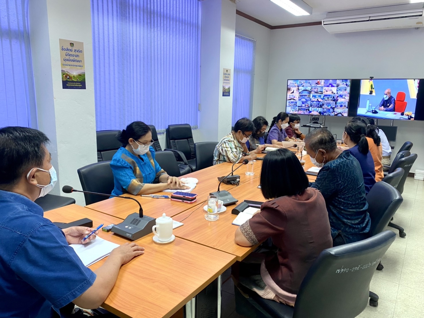 ???พช.ฉะเชิงเทรา ร่วมประชุมการขจัดความยากจนและพัฒนาคนทุกช่วงวัยอย่างยั่งยืนตามหลักปรัชญาของเศรษฐกิจพอเพียง ผ่านระบบ Video Conference