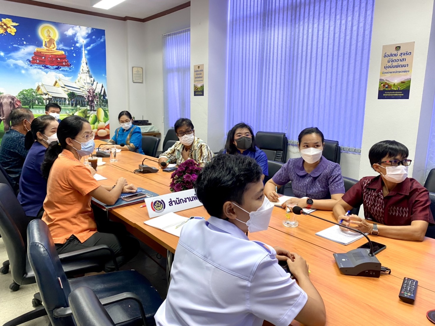 ???พช.ฉะเชิงเทรา ร่วมประชุมการขจัดความยากจนและพัฒนาคนทุกช่วงวัยอย่างยั่งยืนตามหลักปรัชญาของเศรษฐกิจพอเพียง ผ่านระบบ Video Conference