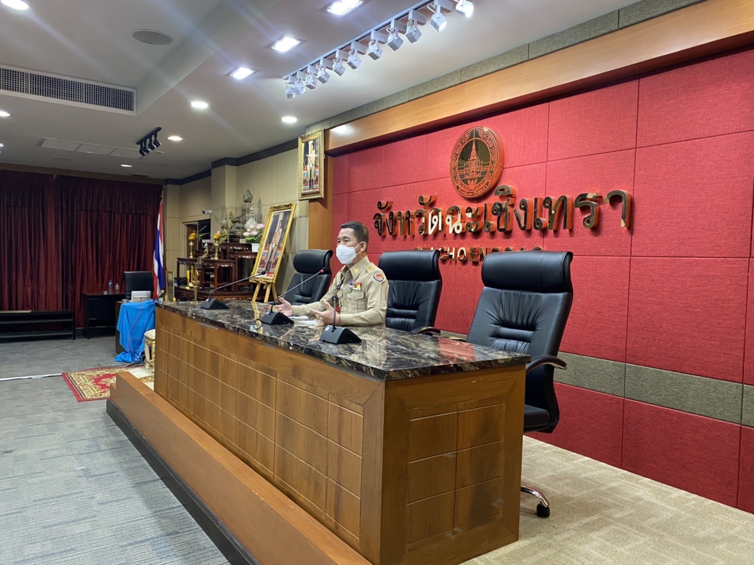 ???130 ปี กระทรวงมหาดไทย ? ฉะเชิงเทรา :แม่น้ำบางปะกงแหล่งชีวิต พระศักดิ์สิทธิ์หลวงพ่อโสธร พระยาศรีสุนทรปราชญ์ภาษาไทย เขาอ่างฤาไนป่าสมบูรณ์ ? ศจพ.ฉะเชิงเทรา “สานพลัง บวร ร่วมแรง 7 ภาคี แก้จนคนแปดริ้ว” รายงานความก้าวหน้าการขจัดความยากจนและพัฒนาคนทุกช่วงวัยอย่างยั่งยืนตามหลักปรัชญาของเศรษฐกิจพอเพียง ในระดับพื้นที่  ???พช.ฉะเชิงเทรา ประชุมซักซ้อมแนวทางการขับเคลื่อนศูนย์อำนวยการขจัดความยากจนและพัฒนาคนทุกช่วงวัยอย่างยั่งยืนตามหลักปรัชญาของเศรษฐกิจพอเพียง (ศจพ.) ผ่านกลไก มูลนิธิ สมาคม และภาคีเครือข่ายในพื้นที่จังหวัดฉะเชิงเทรา ครั้งที่ 1/2565