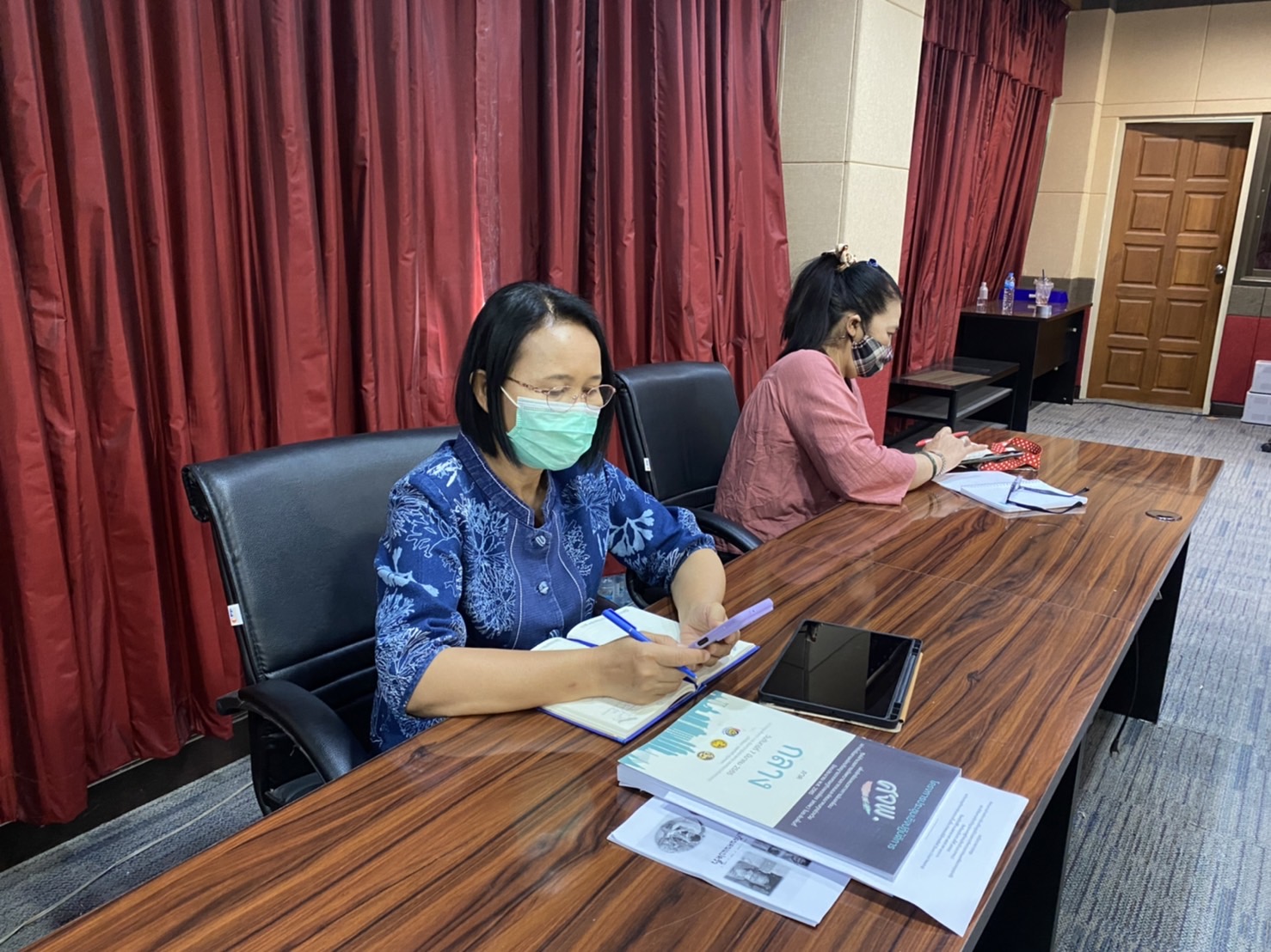 ???130 ปี กระทรวงมหาดไทย ? ฉะเชิงเทรา :แม่น้ำบางปะกงแหล่งชีวิต พระศักดิ์สิทธิ์หลวงพ่อโสธร พระยาศรีสุนทรปราชญ์ภาษาไทย เขาอ่างฤาไนป่าสมบูรณ์ ? ศจพ.ฉะเชิงเทรา “สานพลัง บวร ร่วมแรง 7 ภาคี แก้จนคนแปดริ้ว” รายงานความก้าวหน้าการขจัดความยากจนและพัฒนาคนทุกช่วงวัยอย่างยั่งยืนตามหลักปรัชญาของเศรษฐกิจพอเพียง ในระดับพื้นที่  ???พช.ฉะเชิงเทรา ประชุมซักซ้อมแนวทางการขับเคลื่อนศูนย์อำนวยการขจัดความยากจนและพัฒนาคนทุกช่วงวัยอย่างยั่งยืนตามหลักปรัชญาของเศรษฐกิจพอเพียง (ศจพ.) ผ่านกลไก มูลนิธิ สมาคม และภาคีเครือข่ายในพื้นที่จังหวัดฉะเชิงเทรา ครั้งที่ 1/2565