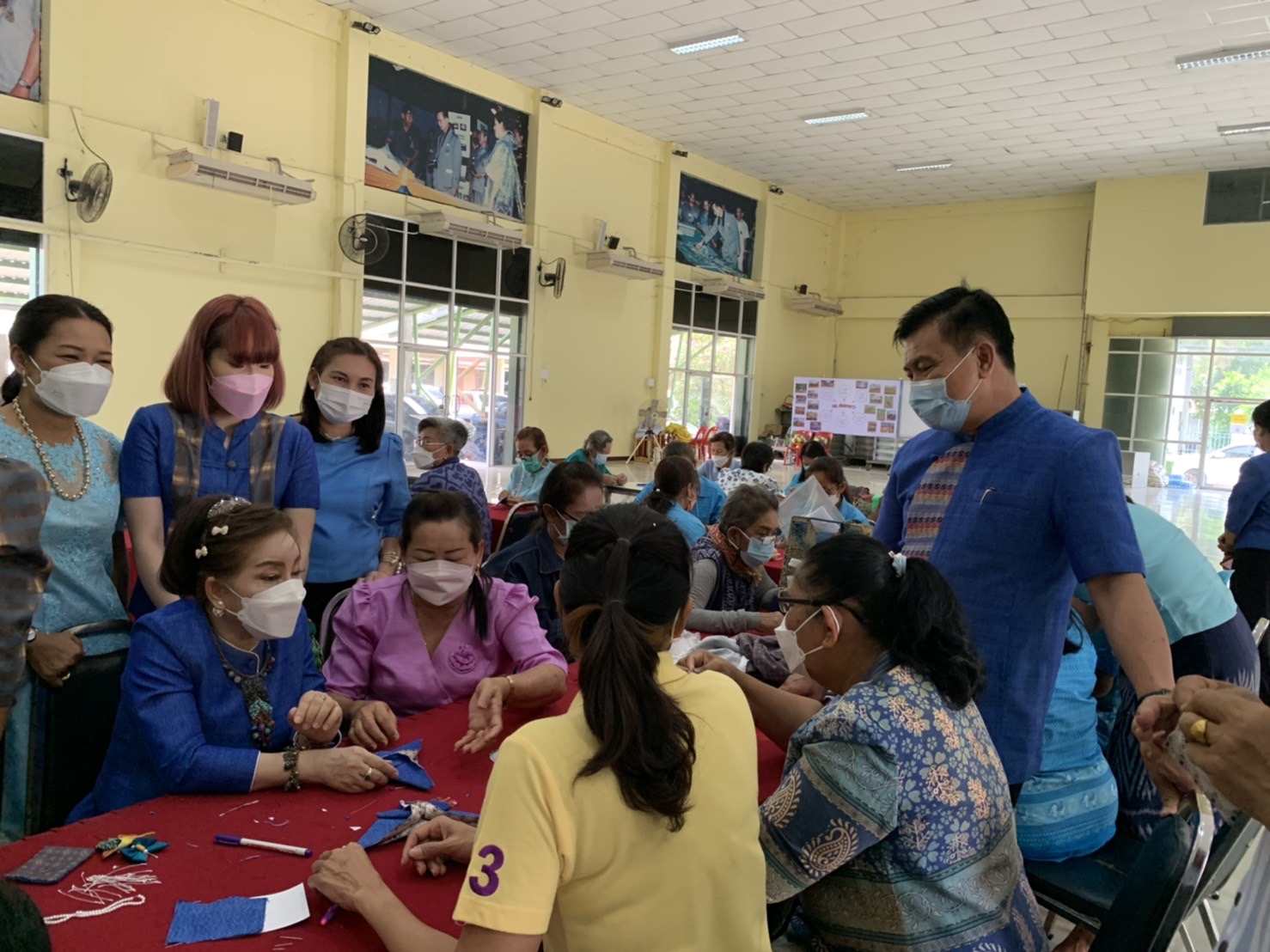 ???130 ปี กระทรวงมหาดไทย ? ฉะเชิงเทรา :แม่น้ำบางปะกงแหล่งชีวิต พระศักดิ์สิทธิ์หลวงพ่อโสธร พระยาศรีสุนทรปราชญ์ภาษาไทย เขาอ่างฤาไนป่าสมบูรณ์ ? ??? ประธานแม่บ้านมหาดไทยจังหวัดฉะเชิงเทรา สนับสนุน และร่วมกิจกรรมการประดิษฐ์ผีเสื้อจากผ้าเอกลักษณ์ประจำจังหวัดฉะเชิงเทรา