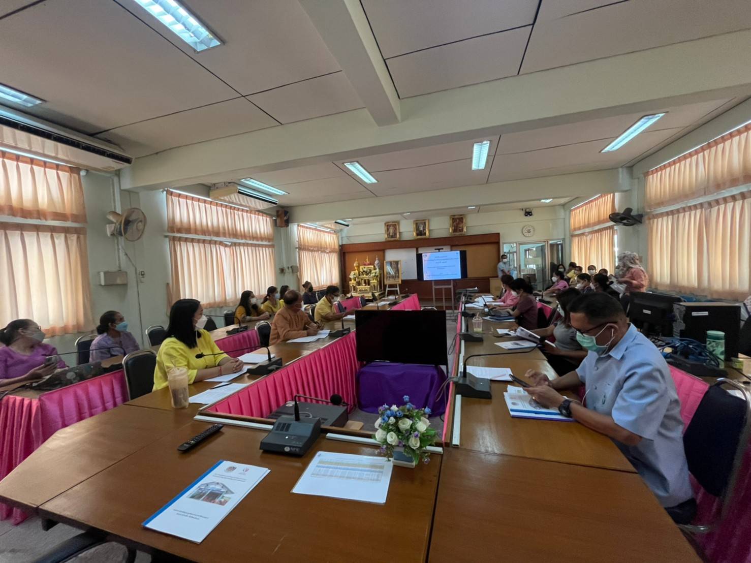 ???130 ปี กระทรวงมหาดไทย ? ฉะเชิงเทรา : แม่น้ำบางปะกงแหล่งชีวิต พระศักดิ์สิทธิ์หลวงพ่อโสธร พระยาศรีสุนทรปราชญ์ภาษาไทย เขาอ่างฤาไนป่าสมบูรณ์ ? ? “พช.ฉะเชิงเทรา​ ดำเนินการคัดเลือกคนกองทุนพัฒนาบทบาทสตรี​ระดับจังหวัด” พช.ฉะเชิงเทรา และคณะกรรมการคัดเลือกคนกองทุนพัฒนาบทบาทสตรี​ ลงพื้นที่พิจารณาคัดเลือกคนกองทุนพัฒนาบทบาทสตรีระดับจังหวัด​ ประจำปี​ 2565