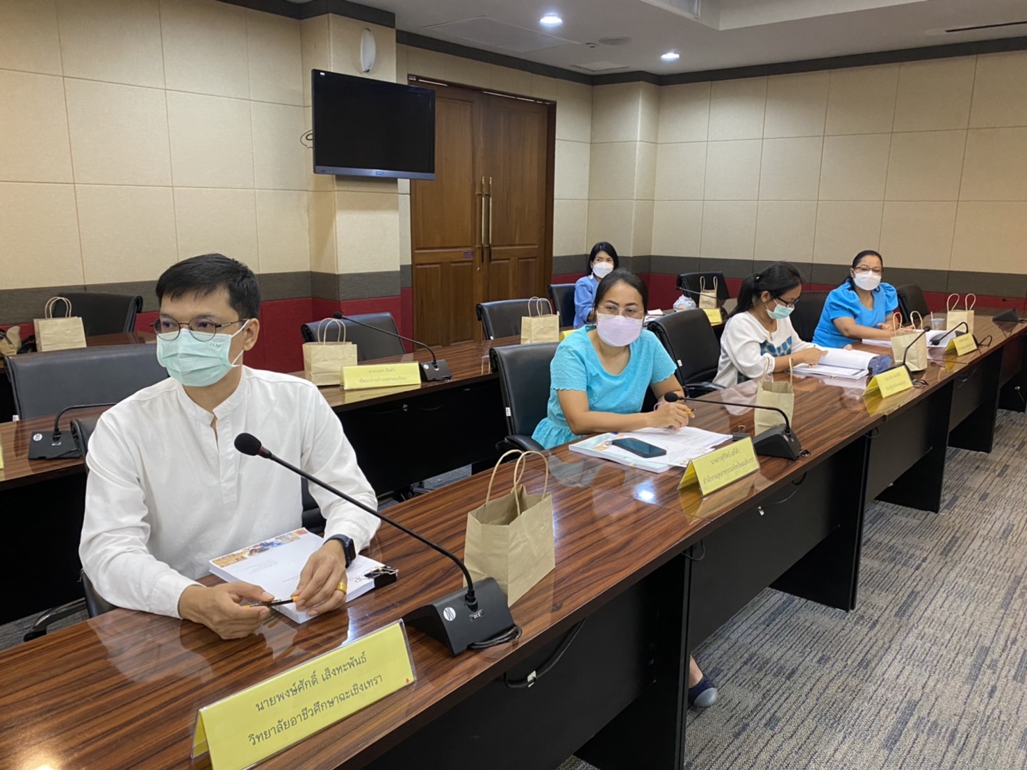 ???130 ปี กระทรวงมหาดไทย ? ฉะเชิงเทรา : แม่น้ำบางปะกงแหล่งชีวิต พระศักดิ์สิทธิ์หลวงพ่อโสธร พระยาศรีสุนทรปราชญ์ภาษาไทย เขาอ่างฤาไนป่าสมบูรณ์ ? ?  ??พช.ฉะเชิงเทรา ประชุมคณะกรรมการการดำเนินการคัดสรรฯ คณะทำงานพิจารณา ตรวจสอบและกลั่นกรองผลิตภัณฑ์ และคณะทำงานการคัดสรรสุดยอดหนึ่งตำบล หนึ่งผลิตภัณฑ์ไทย ปี พ.ศ.2565 (OTOP PRODUCT CHAMPION : OPC) ระดับจังหวัด ครั้งที่ 1/2565