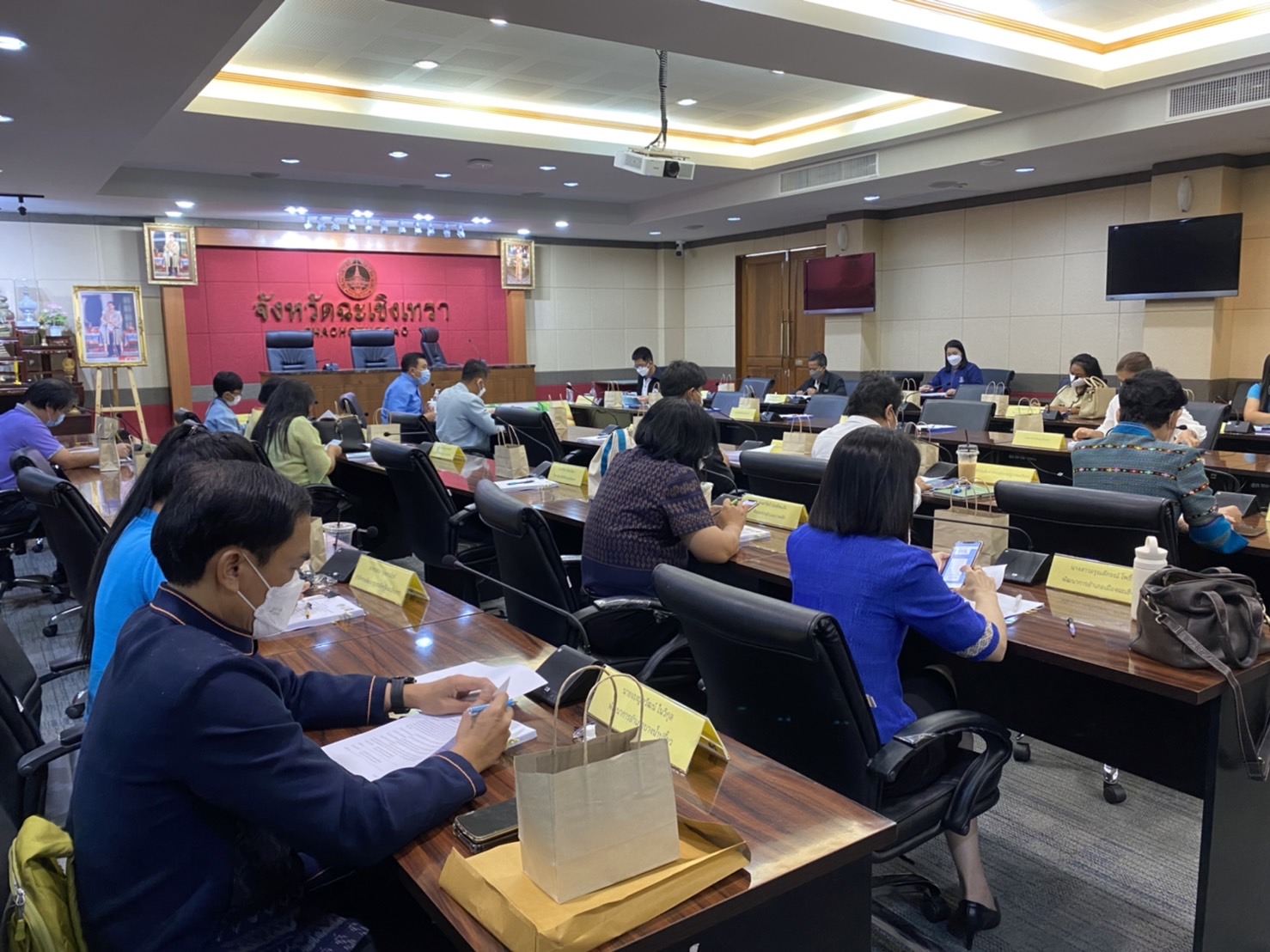 ???130 ปี กระทรวงมหาดไทย ? ฉะเชิงเทรา : แม่น้ำบางปะกงแหล่งชีวิต พระศักดิ์สิทธิ์หลวงพ่อโสธร พระยาศรีสุนทรปราชญ์ภาษาไทย เขาอ่างฤาไนป่าสมบูรณ์ ? ?  ??พช.ฉะเชิงเทรา ประชุมคณะกรรมการการดำเนินการคัดสรรฯ คณะทำงานพิจารณา ตรวจสอบและกลั่นกรองผลิตภัณฑ์ และคณะทำงานการคัดสรรสุดยอดหนึ่งตำบล หนึ่งผลิตภัณฑ์ไทย ปี พ.ศ.2565 (OTOP PRODUCT CHAMPION : OPC) ระดับจังหวัด ครั้งที่ 1/2565