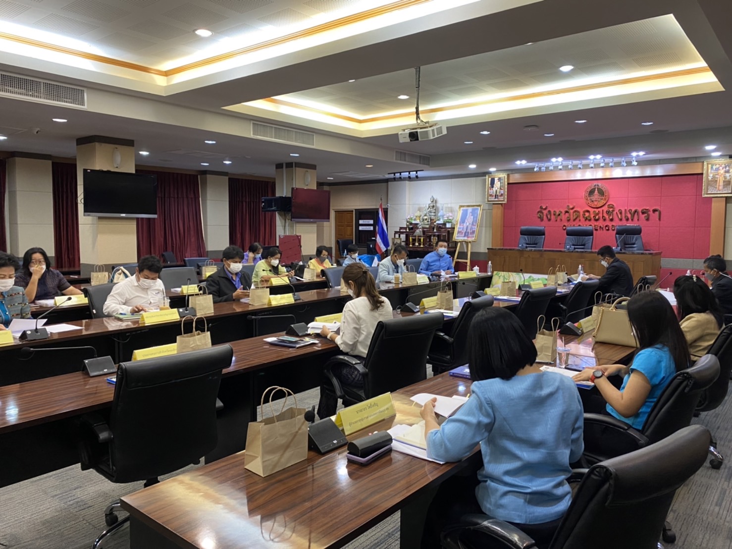 ???130 ปี กระทรวงมหาดไทย ? ฉะเชิงเทรา : แม่น้ำบางปะกงแหล่งชีวิต พระศักดิ์สิทธิ์หลวงพ่อโสธร พระยาศรีสุนทรปราชญ์ภาษาไทย เขาอ่างฤาไนป่าสมบูรณ์ ? ?  ??พช.ฉะเชิงเทรา ประชุมคณะกรรมการการดำเนินการคัดสรรฯ คณะทำงานพิจารณา ตรวจสอบและกลั่นกรองผลิตภัณฑ์ และคณะทำงานการคัดสรรสุดยอดหนึ่งตำบล หนึ่งผลิตภัณฑ์ไทย ปี พ.ศ.2565 (OTOP PRODUCT CHAMPION : OPC) ระดับจังหวัด ครั้งที่ 1/2565