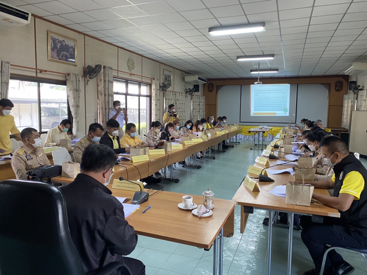 ???130 ปี กระทรวงมหาดไทย ? ฉะเชิงเทรา : แม่น้ำบางปะกงแหล่งชีวิต พระศักดิ์สิทธิ์หลวงพ่อโสธร พระยาศรีสุนทรปราชญ์ภาษาไทย เขาอ่างฤาไนป่าสมบูรณ์ ? ? ??พช.ฉะเชิงเทรา ประชุมคณะกรรมการคัดเลือกหมู่บ้านต้นแบบการน้อมนำแนวพระราชดำริ ระดับจังหวัด ครั้งที่ 2/2565 โครงการ 9 : 10 ปฏิบัติบูชา “สืบสาน รักษา ต่อยอด” เพื่อการพัฒนาชุมชน ประจำปี 2565