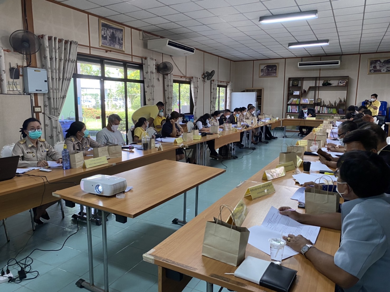 ???130 ปี กระทรวงมหาดไทย ? ฉะเชิงเทรา : แม่น้ำบางปะกงแหล่งชีวิต พระศักดิ์สิทธิ์หลวงพ่อโสธร พระยาศรีสุนทรปราชญ์ภาษาไทย เขาอ่างฤาไนป่าสมบูรณ์ ? ? ??พช.ฉะเชิงเทรา ประชุมคณะกรรมการคัดเลือกหมู่บ้านต้นแบบการน้อมนำแนวพระราชดำริ ระดับจังหวัด ครั้งที่ 2/2565 โครงการ 9 : 10 ปฏิบัติบูชา “สืบสาน รักษา ต่อยอด” เพื่อการพัฒนาชุมชน ประจำปี 2565