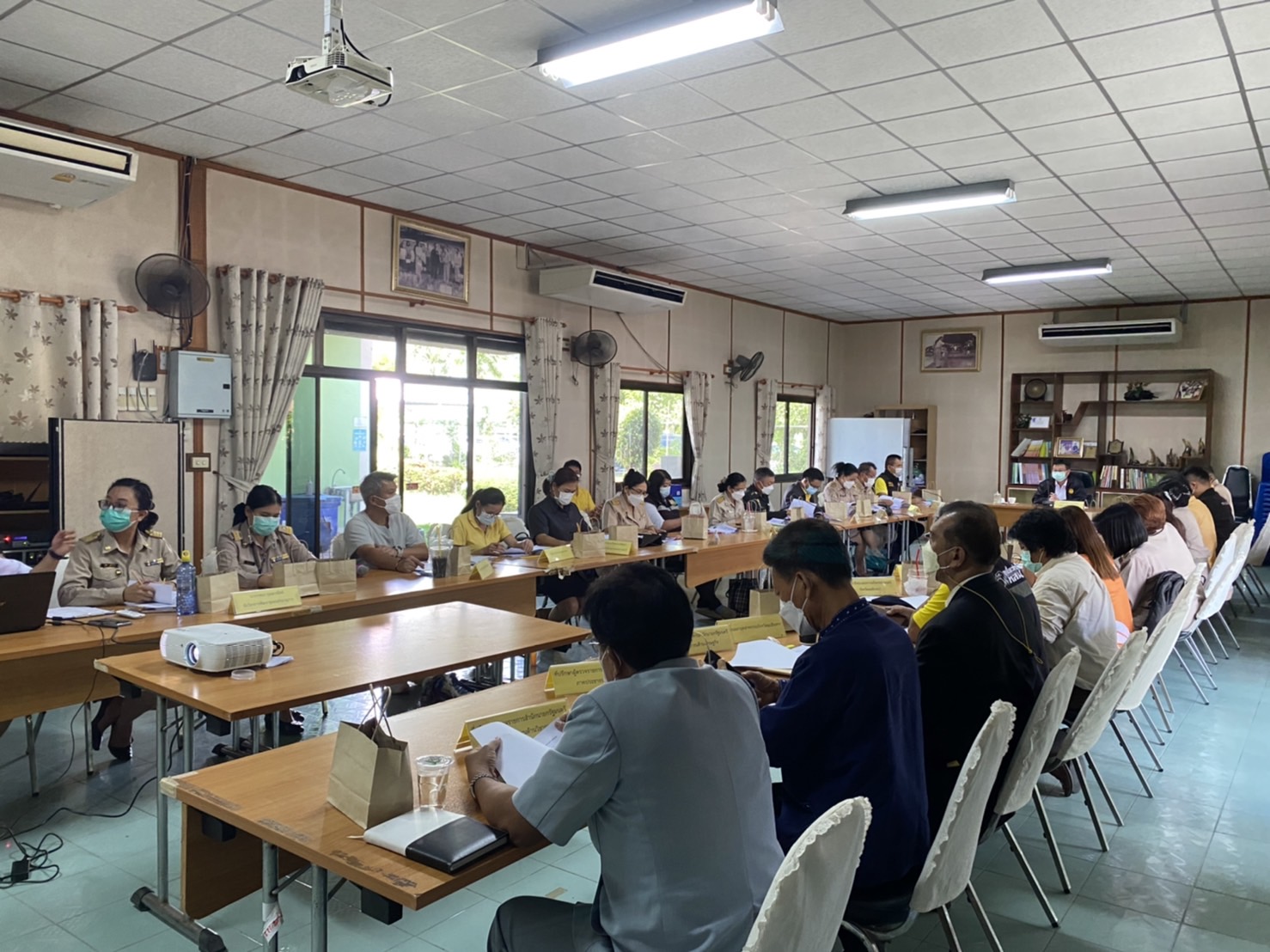 ???130 ปี กระทรวงมหาดไทย ? ฉะเชิงเทรา : แม่น้ำบางปะกงแหล่งชีวิต พระศักดิ์สิทธิ์หลวงพ่อโสธร พระยาศรีสุนทรปราชญ์ภาษาไทย เขาอ่างฤาไนป่าสมบูรณ์ ? ? ??พช.ฉะเชิงเทรา ประชุมคณะกรรมการคัดเลือกหมู่บ้านต้นแบบการน้อมนำแนวพระราชดำริ ระดับจังหวัด ครั้งที่ 2/2565 โครงการ 9 : 10 ปฏิบัติบูชา “สืบสาน รักษา ต่อยอด” เพื่อการพัฒนาชุมชน ประจำปี 2565