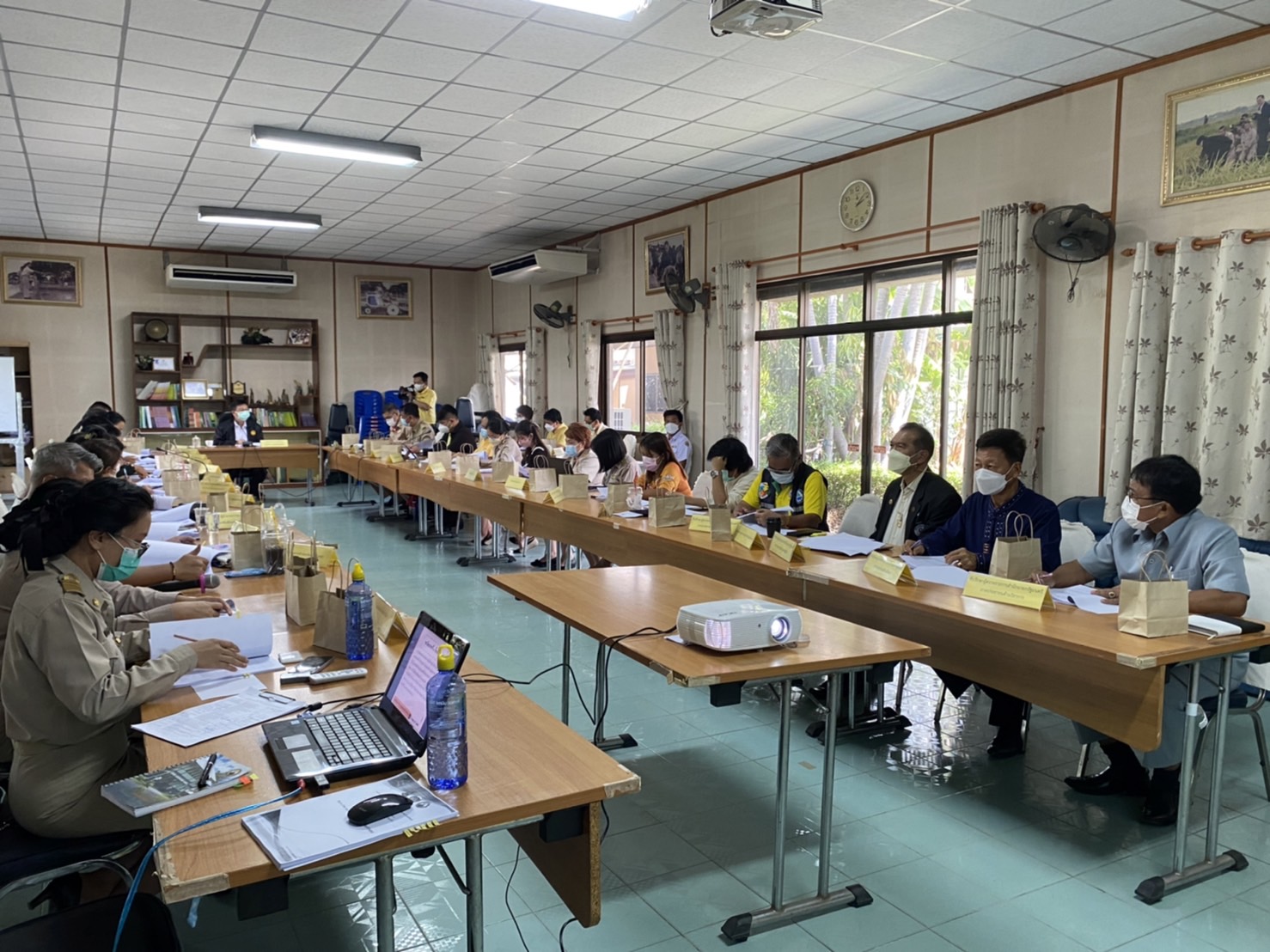 ???130 ปี กระทรวงมหาดไทย ? ฉะเชิงเทรา : แม่น้ำบางปะกงแหล่งชีวิต พระศักดิ์สิทธิ์หลวงพ่อโสธร พระยาศรีสุนทรปราชญ์ภาษาไทย เขาอ่างฤาไนป่าสมบูรณ์ ? ? ??พช.ฉะเชิงเทรา ประชุมคณะกรรมการคัดเลือกหมู่บ้านต้นแบบการน้อมนำแนวพระราชดำริ ระดับจังหวัด ครั้งที่ 2/2565 โครงการ 9 : 10 ปฏิบัติบูชา “สืบสาน รักษา ต่อยอด” เพื่อการพัฒนาชุมชน ประจำปี 2565