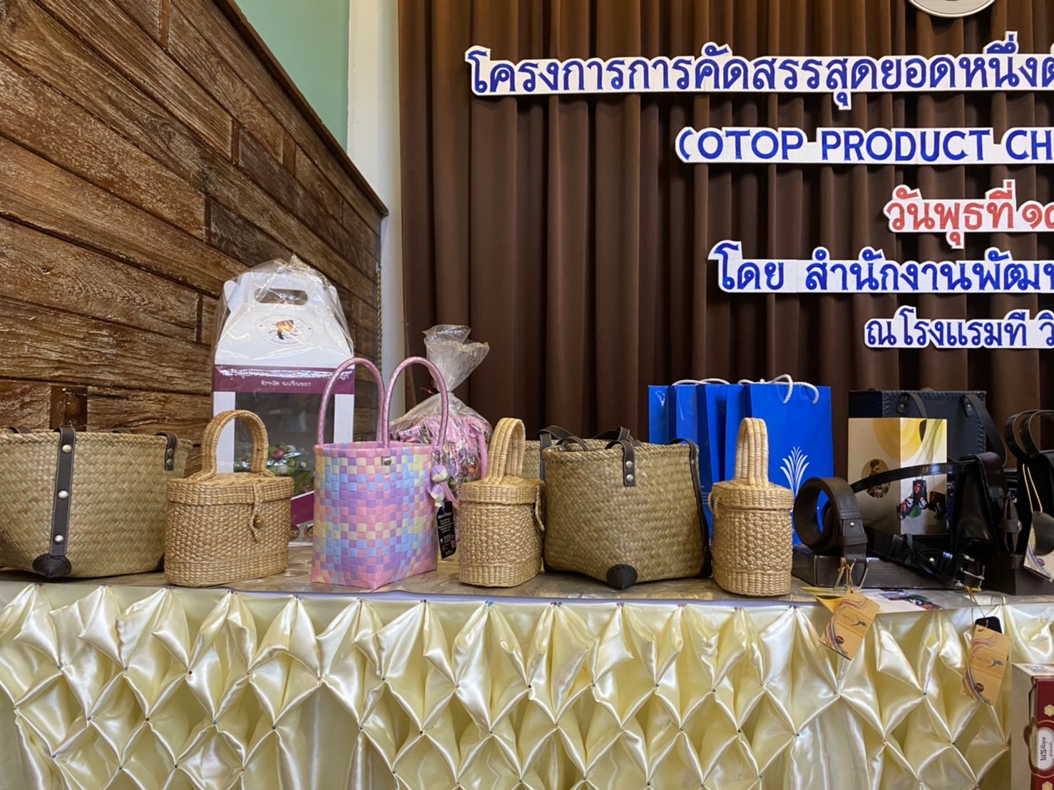 ???130 ปี กระทรวงมหาดไทย ? ฉะเชิงเทรา : แม่น้ำบางปะกงแหล่งชีวิต พระศักดิ์สิทธิ์หลวงพ่อโสธร พระยาศรีสุนทรปราชญ์ภาษาไทย เขาอ่างฤาไนป่าสมบูรณ์ ? ? ???จังหวัดฉะเชิงเทรา ดำเนินการโครงการการคัดสรรสุดยอดหนึ่งตำบล หนึ่งผลิตภัณฑ์ไทย ปี พ.ศ. 2565 (OTOP Product Champion : OPC) ระดับจังหวัด