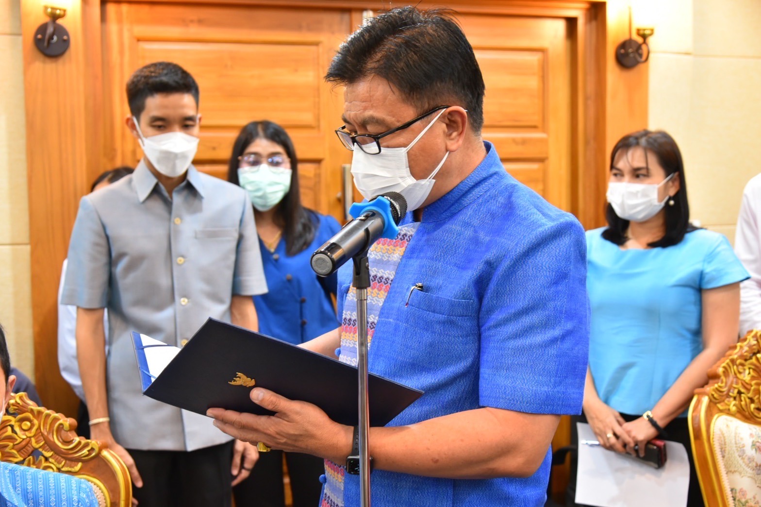 ??‍♀?สำนักงานพัฒนาชุมชนจังหวัดฉะเชิงเทรา ทำพิธีส่งมอบผีเสื้อแห่งความจงรักภักดี จากผ้าอัตลักษณ์ของจังหวัดฉะเชิงเทรา เพื่อนำไปประดับในงานนิทรรศการเฉลิมพระเกียรติสมเด็จพระนางเจ้าสิริกิติ์ พระบรมราชินีนาถ พระบรมราชชนนีพันปีหลวง เนื่องในโอกาสมหามงคลเฉลิมพระชนมพรรษา 90 พรรษา 12 สิงหาคม 2565