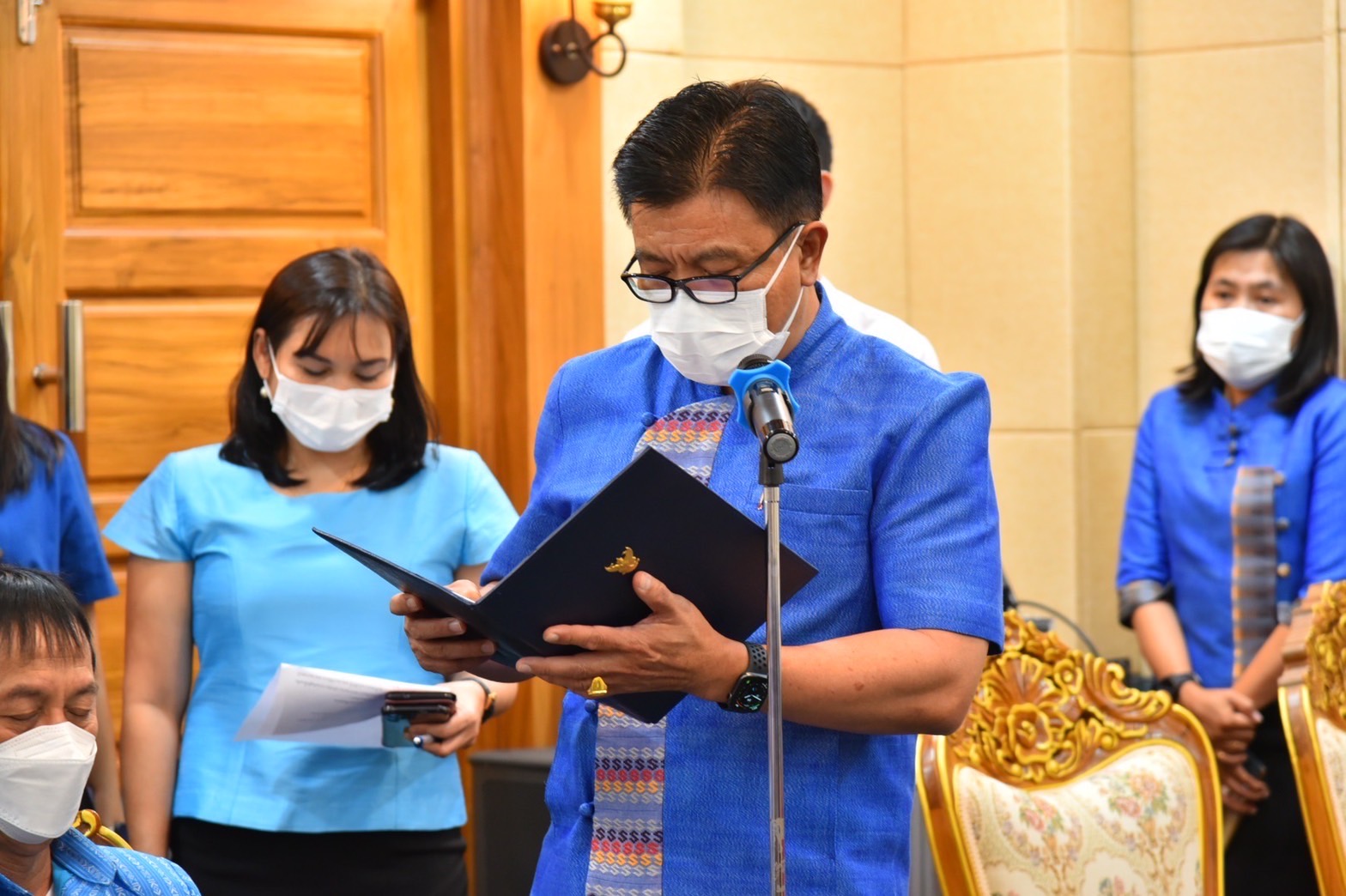 ??‍♀?สำนักงานพัฒนาชุมชนจังหวัดฉะเชิงเทรา ทำพิธีส่งมอบผีเสื้อแห่งความจงรักภักดี จากผ้าอัตลักษณ์ของจังหวัดฉะเชิงเทรา เพื่อนำไปประดับในงานนิทรรศการเฉลิมพระเกียรติสมเด็จพระนางเจ้าสิริกิติ์ พระบรมราชินีนาถ พระบรมราชชนนีพันปีหลวง เนื่องในโอกาสมหามงคลเฉลิมพระชนมพรรษา 90 พรรษา 12 สิงหาคม 2565