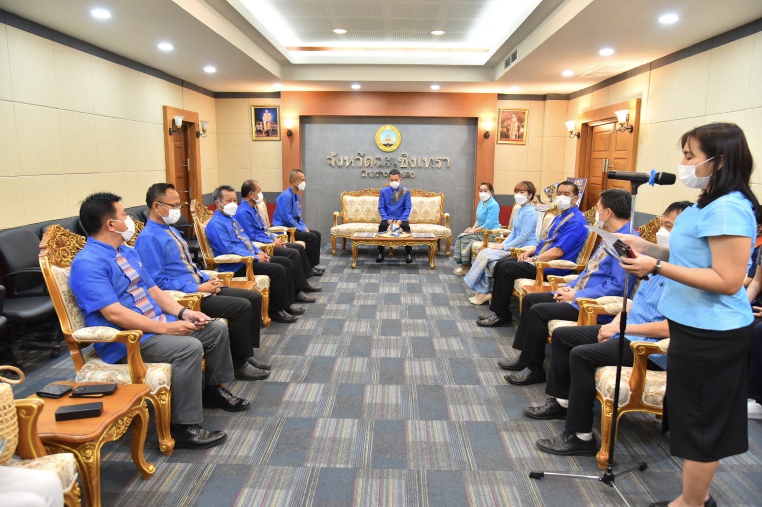 ??‍♀?สำนักงานพัฒนาชุมชนจังหวัดฉะเชิงเทรา ทำพิธีส่งมอบผีเสื้อแห่งความจงรักภักดี จากผ้าอัตลักษณ์ของจังหวัดฉะเชิงเทรา เพื่อนำไปประดับในงานนิทรรศการเฉลิมพระเกียรติสมเด็จพระนางเจ้าสิริกิติ์ พระบรมราชินีนาถ พระบรมราชชนนีพันปีหลวง เนื่องในโอกาสมหามงคลเฉลิมพระชนมพรรษา 90 พรรษา 12 สิงหาคม 2565