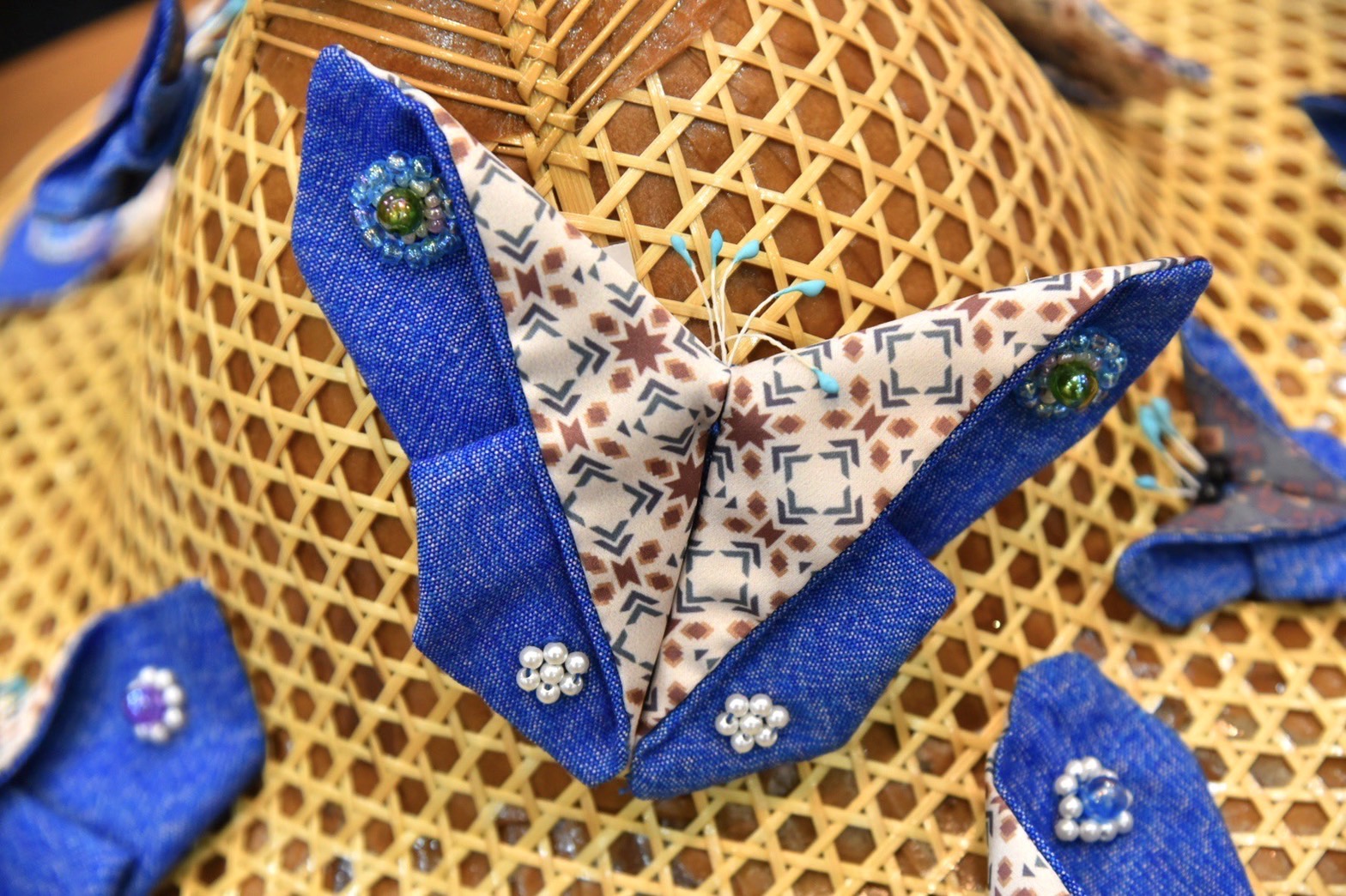 ??‍♀?สำนักงานพัฒนาชุมชนจังหวัดฉะเชิงเทรา ทำพิธีส่งมอบผีเสื้อแห่งความจงรักภักดี จากผ้าอัตลักษณ์ของจังหวัดฉะเชิงเทรา เพื่อนำไปประดับในงานนิทรรศการเฉลิมพระเกียรติสมเด็จพระนางเจ้าสิริกิติ์ พระบรมราชินีนาถ พระบรมราชชนนีพันปีหลวง เนื่องในโอกาสมหามงคลเฉลิมพระชนมพรรษา 90 พรรษา 12 สิงหาคม 2565