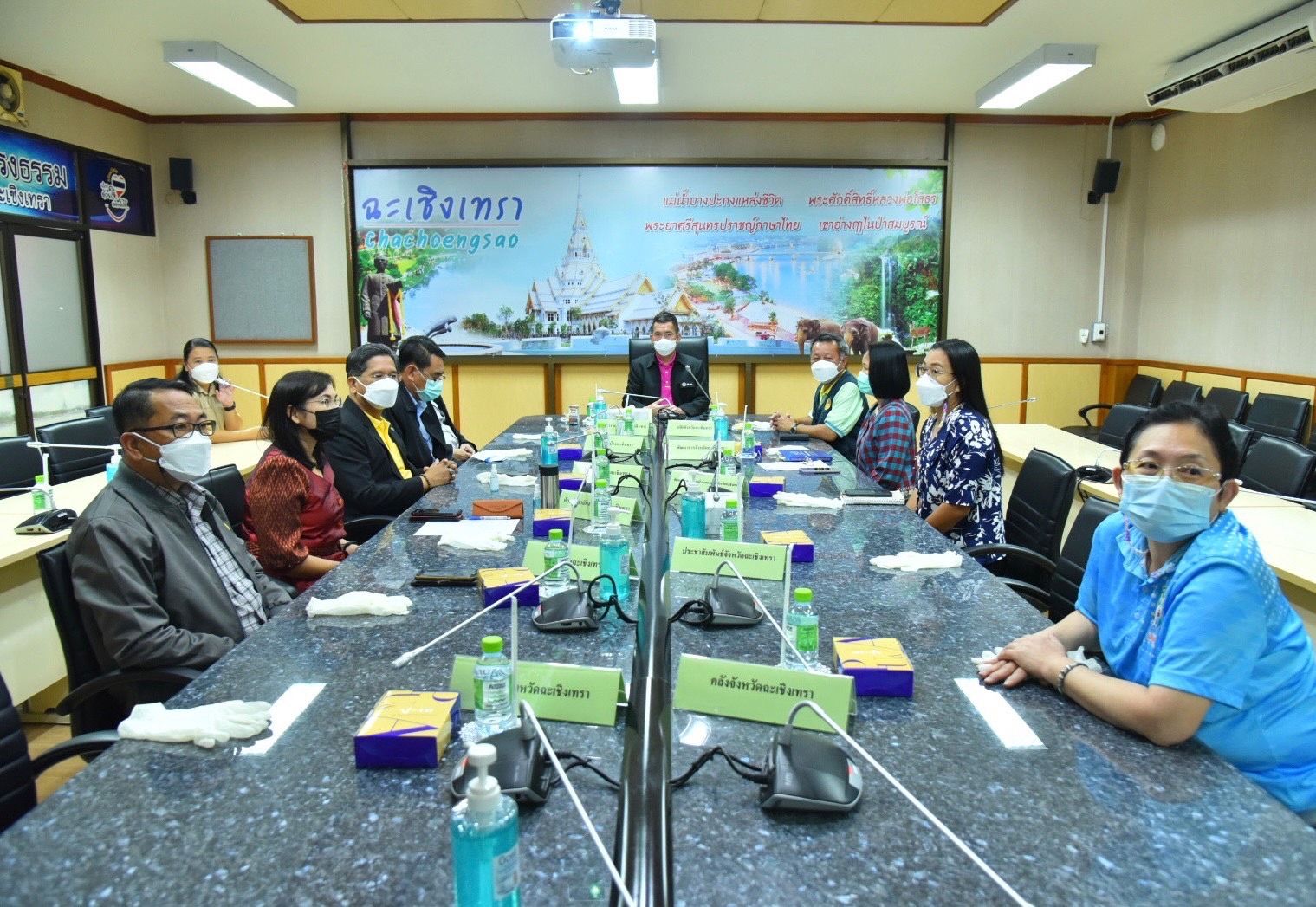 ???130 ปี กระทรวงมหาดไทย ? ฉะเชิงเทรา : แม่น้ำบางปะกงแหล่งชีวิต พระศักดิ์สิทธิ์หลวงพ่อโสธร พระยาศรีสุนทรปราชญ์ภาษาไทย เขาอ่างฤาไนป่าสมบูรณ์ ? ? ???พช.ฉะเชิงเทรา ร่วมเป็นสักขีพยานในการจับสลากผู้ได้รับคัดเลือกขึ้นบัญชีสำรองเป็นตัวแทนจำหน่ายสลากกินแบ่งรัฐบาล ของจังหวัดฉะเชิงเทรา