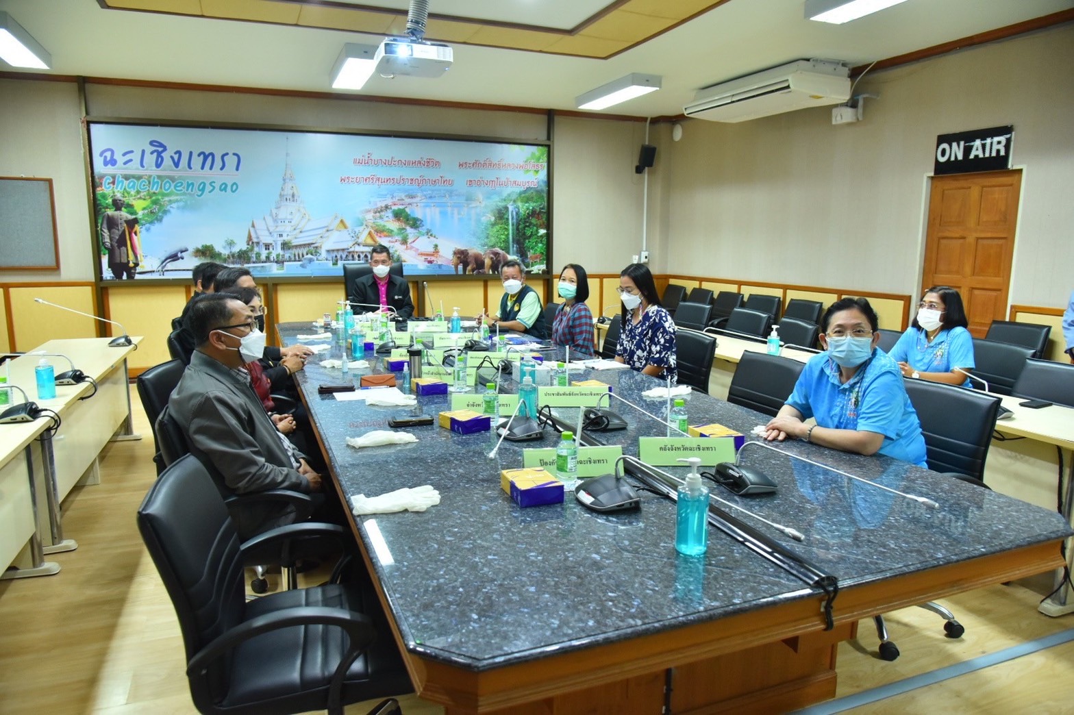 ???130 ปี กระทรวงมหาดไทย ? ฉะเชิงเทรา : แม่น้ำบางปะกงแหล่งชีวิต พระศักดิ์สิทธิ์หลวงพ่อโสธร พระยาศรีสุนทรปราชญ์ภาษาไทย เขาอ่างฤาไนป่าสมบูรณ์ ? ? ???พช.ฉะเชิงเทรา ร่วมเป็นสักขีพยานในการจับสลากผู้ได้รับคัดเลือกขึ้นบัญชีสำรองเป็นตัวแทนจำหน่ายสลากกินแบ่งรัฐบาล ของจังหวัดฉะเชิงเทรา