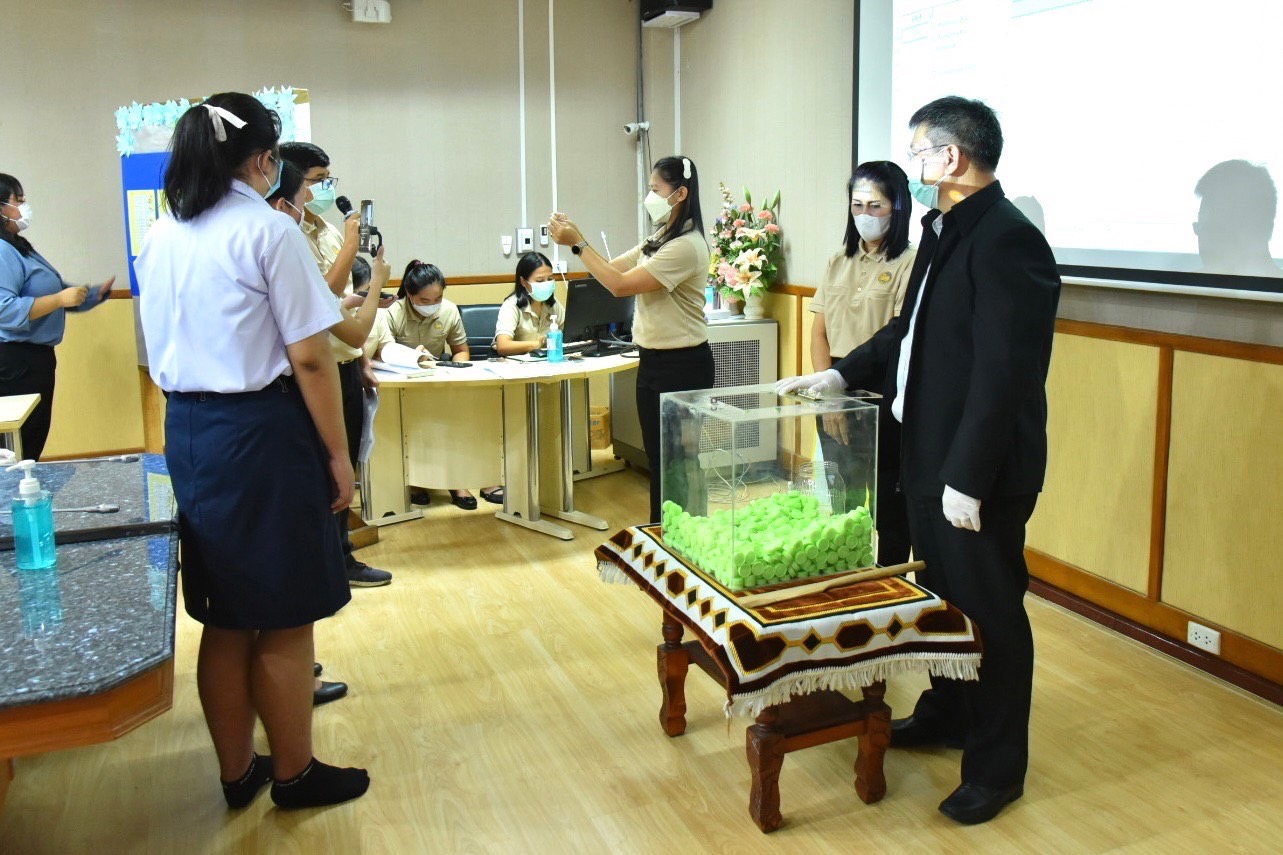 ???130 ปี กระทรวงมหาดไทย ? ฉะเชิงเทรา : แม่น้ำบางปะกงแหล่งชีวิต พระศักดิ์สิทธิ์หลวงพ่อโสธร พระยาศรีสุนทรปราชญ์ภาษาไทย เขาอ่างฤาไนป่าสมบูรณ์ ? ? ???พช.ฉะเชิงเทรา ร่วมเป็นสักขีพยานในการจับสลากผู้ได้รับคัดเลือกขึ้นบัญชีสำรองเป็นตัวแทนจำหน่ายสลากกินแบ่งรัฐบาล ของจังหวัดฉะเชิงเทรา