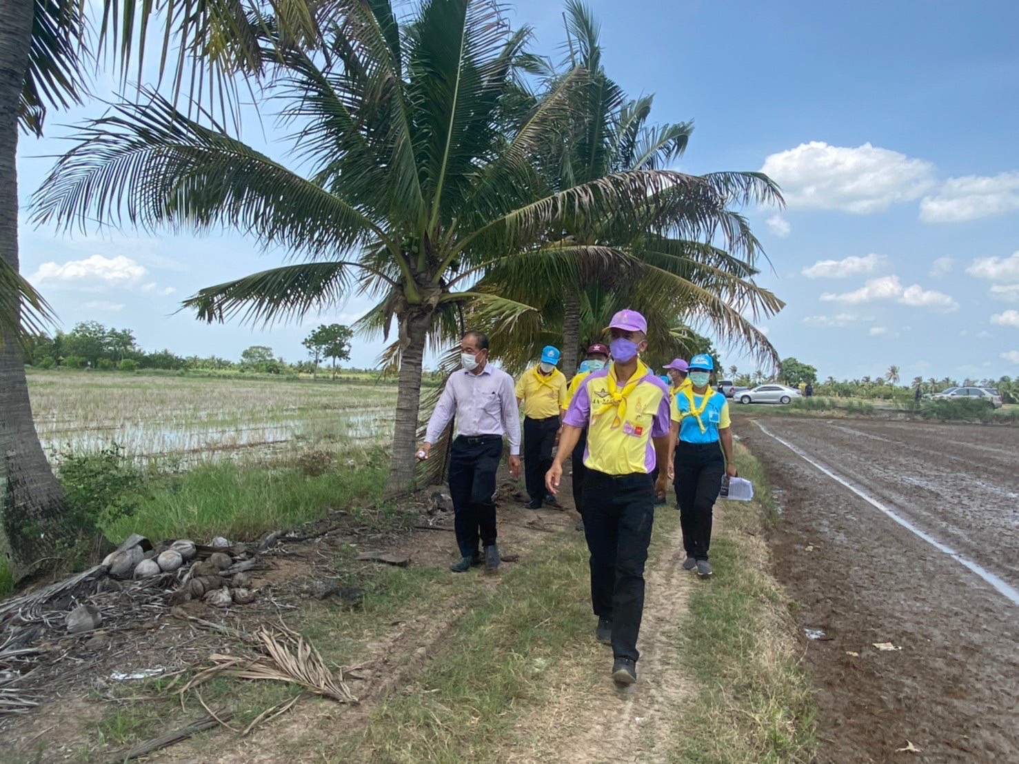 ???130 ปี กระทรวงมหาดไทย ? ฉะเชิงเทรา : แม่น้ำบางปะกงแหล่งชีวิต พระศักดิ์สิทธิ์หลวงพ่อโสธร พระยาศรีสุนทรปราชญ์ภาษาไทย เขาอ่างฤาไนป่าสมบูรณ์ ? ? “สานพลัง บวร ร่วมแรง 7 ภาคีเครือข่าย แก้จนคนแปดริ้ว” พช.ฉะเชิงเทรา ลงพื้นที่ติดตามความก้าวหน้าการขับเคลื่อนการดำเนินงานขจัดความยากจนและพัฒนาคน ทุกช่วงวัยอย่างยั่งยืนตามหลักปรัชญาของเศรษฐกิจพอเพียง (ศจพ.) ในระดับพื้นที่