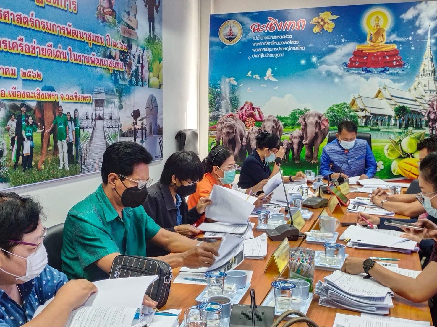 ???130 ปี กระทรวงมหาดไทย ? ฉะเชิงเทรา : แม่น้ำบางปะกงแหล่งชีวิต พระศักดิ์สิทธิ์หลวงพ่อโสธร พระยาศรีสุนทรปราชญ์ภาษาไทย เขาอ่างฤาไนป่าสมบูรณ์ ? ? ??‍??พช.ฉะเชิงเทรา ประชุมคณะอนุกรรมการตรวจประเมินเพื่อรับรองมาตรฐานการพัฒนาชุมชน (มชช.) ระดับจังหวัด