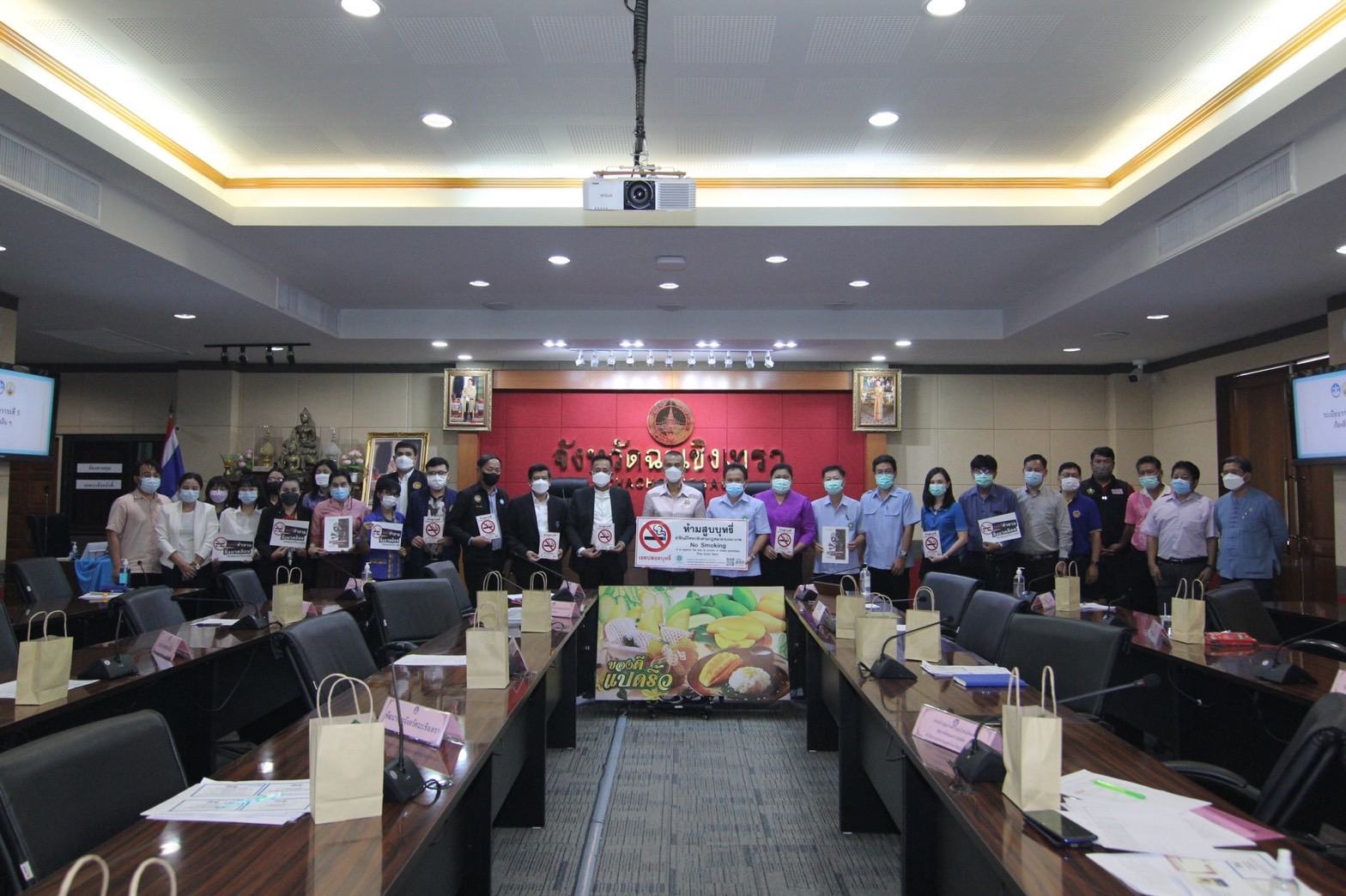 ???130 ปี กระทรวงมหาดไทย ? ฉะเชิงเทรา : แม่น้ำบางปะกงแหล่งชีวิต พระศักดิ์สิทธิ์หลวงพ่อโสธร พระยาศรีสุนทรปราชญ์ภาษาไทย เขาอ่างฤาไนป่าสมบูรณ์ ? ? ??พช.ฉะเชิงเทรา ประชุมคณะกรรมการประชาสัมพันธ์และติดตามมาตรฐานความปลอดภัยด้านสุขอนามัยจังหวัดฉะเชิงเทรา Amazing Thailand Safety and Health Administration (SHA / SHA+)