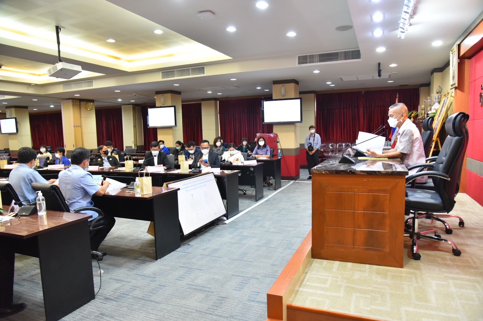 ???130 ปี กระทรวงมหาดไทย ? ฉะเชิงเทรา : แม่น้ำบางปะกงแหล่งชีวิต พระศักดิ์สิทธิ์หลวงพ่อโสธร พระยาศรีสุนทรปราชญ์ภาษาไทย เขาอ่างฤาไนป่าสมบูรณ์ ? ? ??พช.ฉะเชิงเทรา ประชุมคณะกรรมการประชาสัมพันธ์และติดตามมาตรฐานความปลอดภัยด้านสุขอนามัยจังหวัดฉะเชิงเทรา Amazing Thailand Safety and Health Administration (SHA / SHA+)