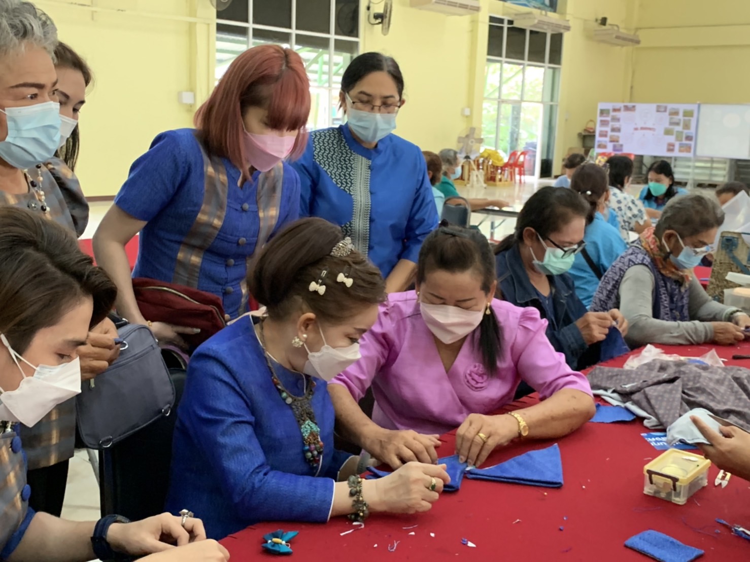 ???130 ปี กระทรวงมหาดไทย ? ฉะเชิงเทรา :แม่น้ำบางปะกงแหล่งชีวิต พระศักดิ์สิทธิ์หลวงพ่อโสธร พระยาศรีสุนทรปราชญ์ภาษาไทย เขาอ่างฤาไนป่าสมบูรณ์ ? ??? ประธานแม่บ้านมหาดไทยจังหวัดฉะเชิงเทรา สนับสนุน และร่วมกิจกรรมการประดิษฐ์ผีเสื้อจากผ้าเอกลักษณ์ประจำจังหวัดฉะเชิงเทรา