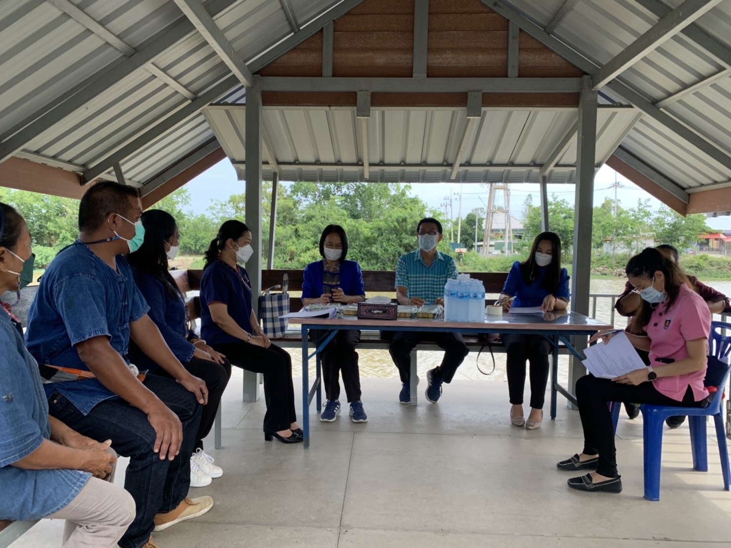 ?สพจ.ฉะเชิงเทราลงพื้นที่ให้คำแนะนำและเตรียมความพร้อมการประกวดหมู่บ้านต้นแบบการน้อมนำแนวพระราชดำริไปประยุกต์ใช้ โครงการ 9:10 ปฏิบัติบูชา “สืบสาน รักษา ต่อยอด” เพื่อพัฒนาชุมชน ประจำปี 2565