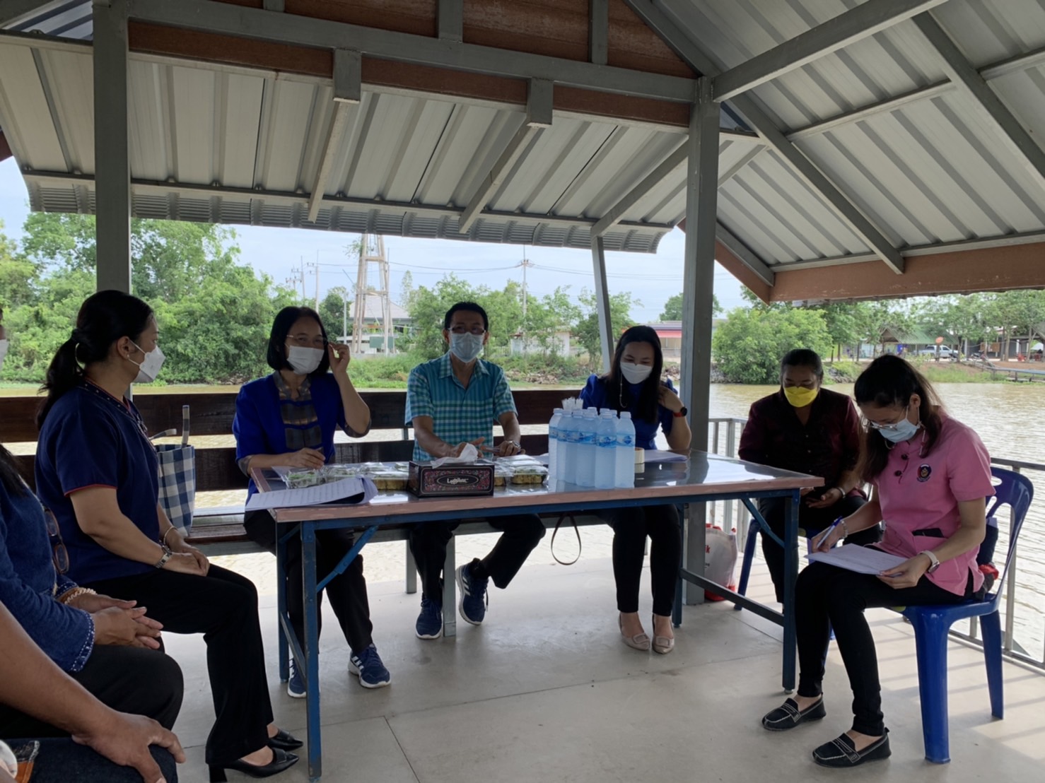 ?สพจ.ฉะเชิงเทราลงพื้นที่ให้คำแนะนำและเตรียมความพร้อมการประกวดหมู่บ้านต้นแบบการน้อมนำแนวพระราชดำริไปประยุกต์ใช้ โครงการ 9:10 ปฏิบัติบูชา “สืบสาน รักษา ต่อยอด” เพื่อพัฒนาชุมชน ประจำปี 2565